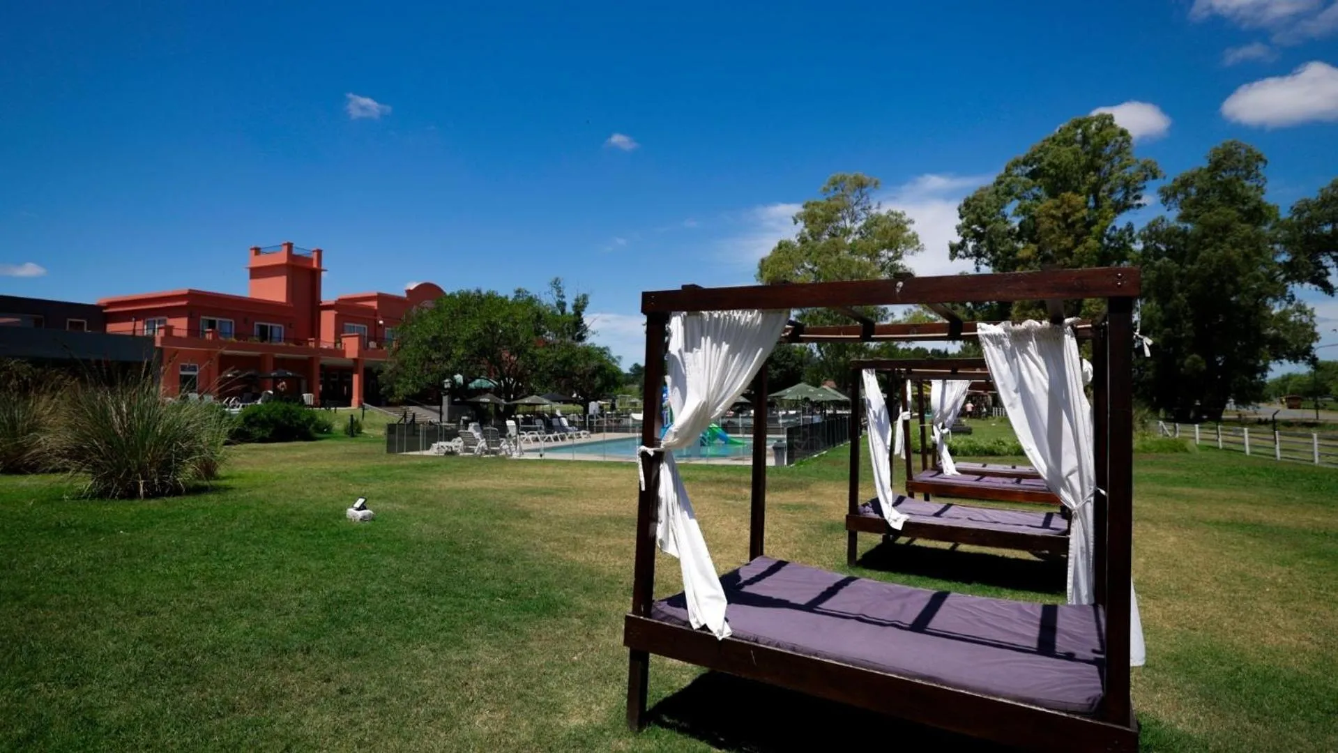 Garden in Howard Johnson Chascomus