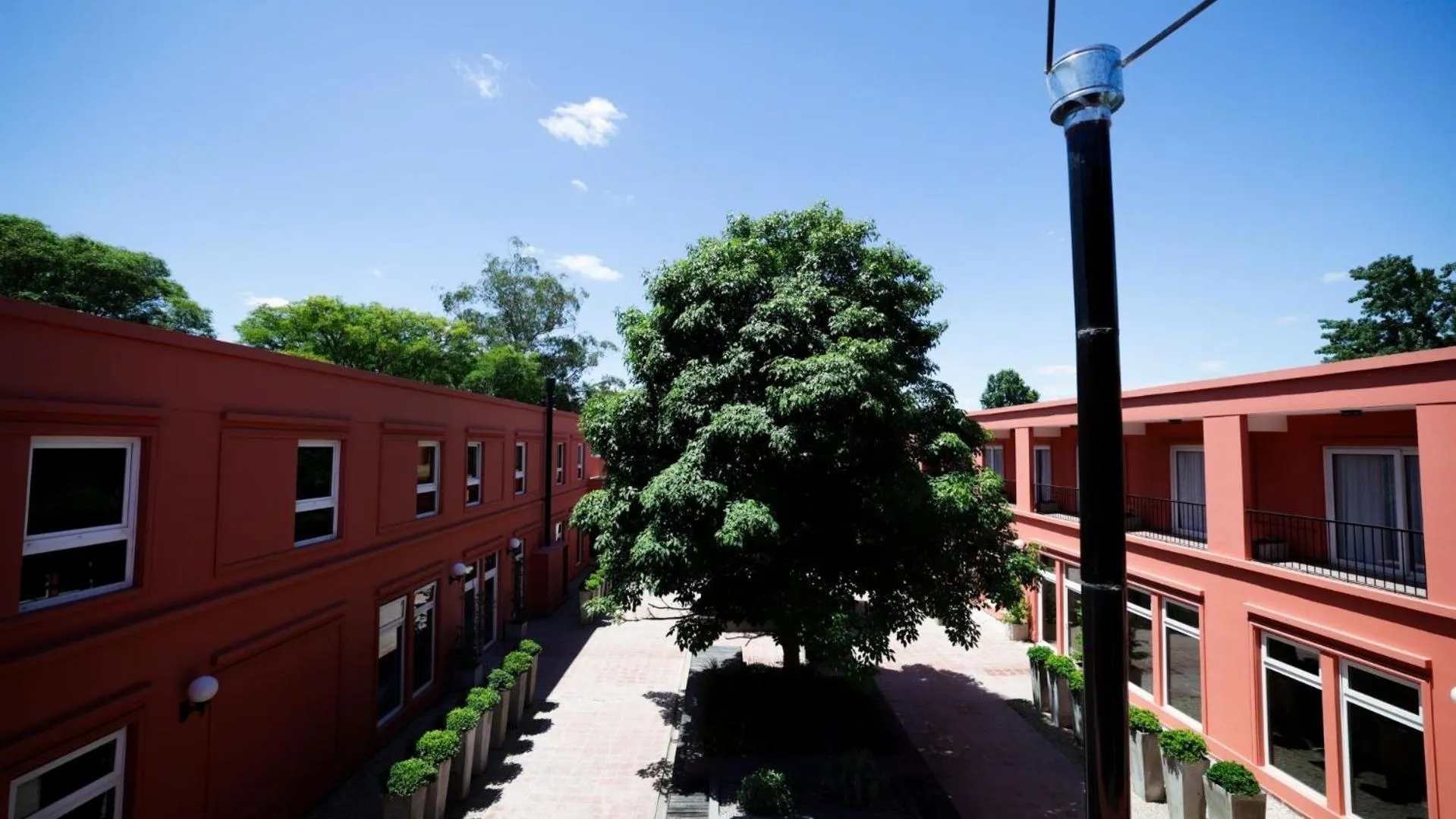 Property building in Howard Johnson Chascomus