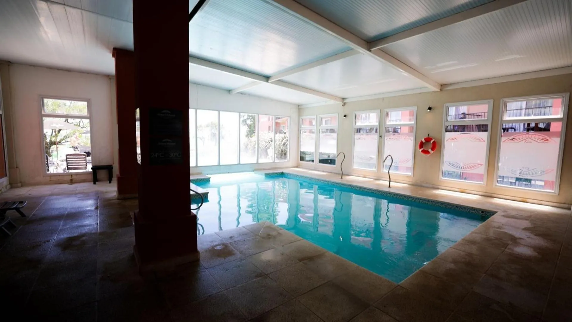 Pool view in Howard Johnson Chascomus