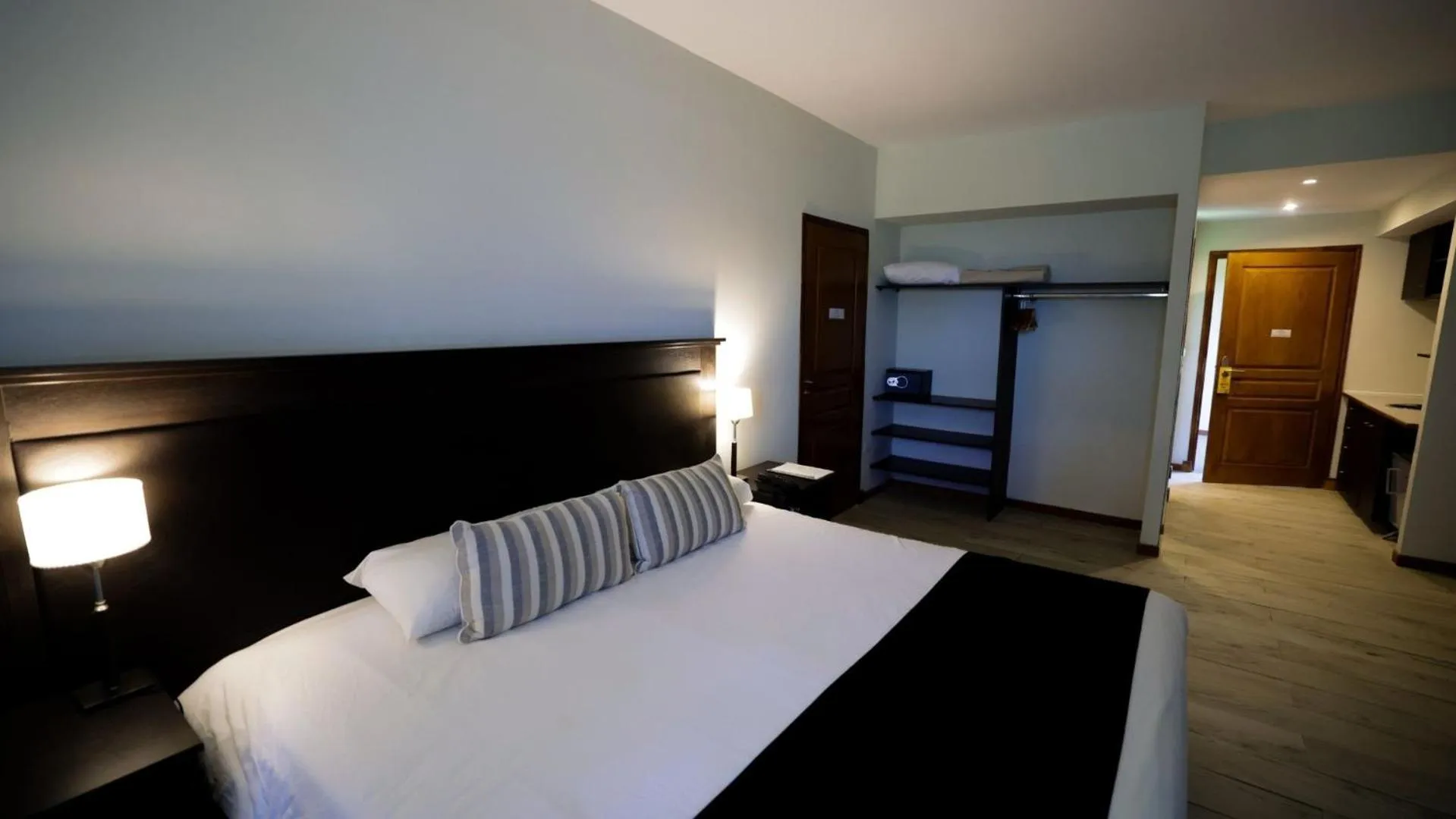 Bed in Howard Johnson Chascomus