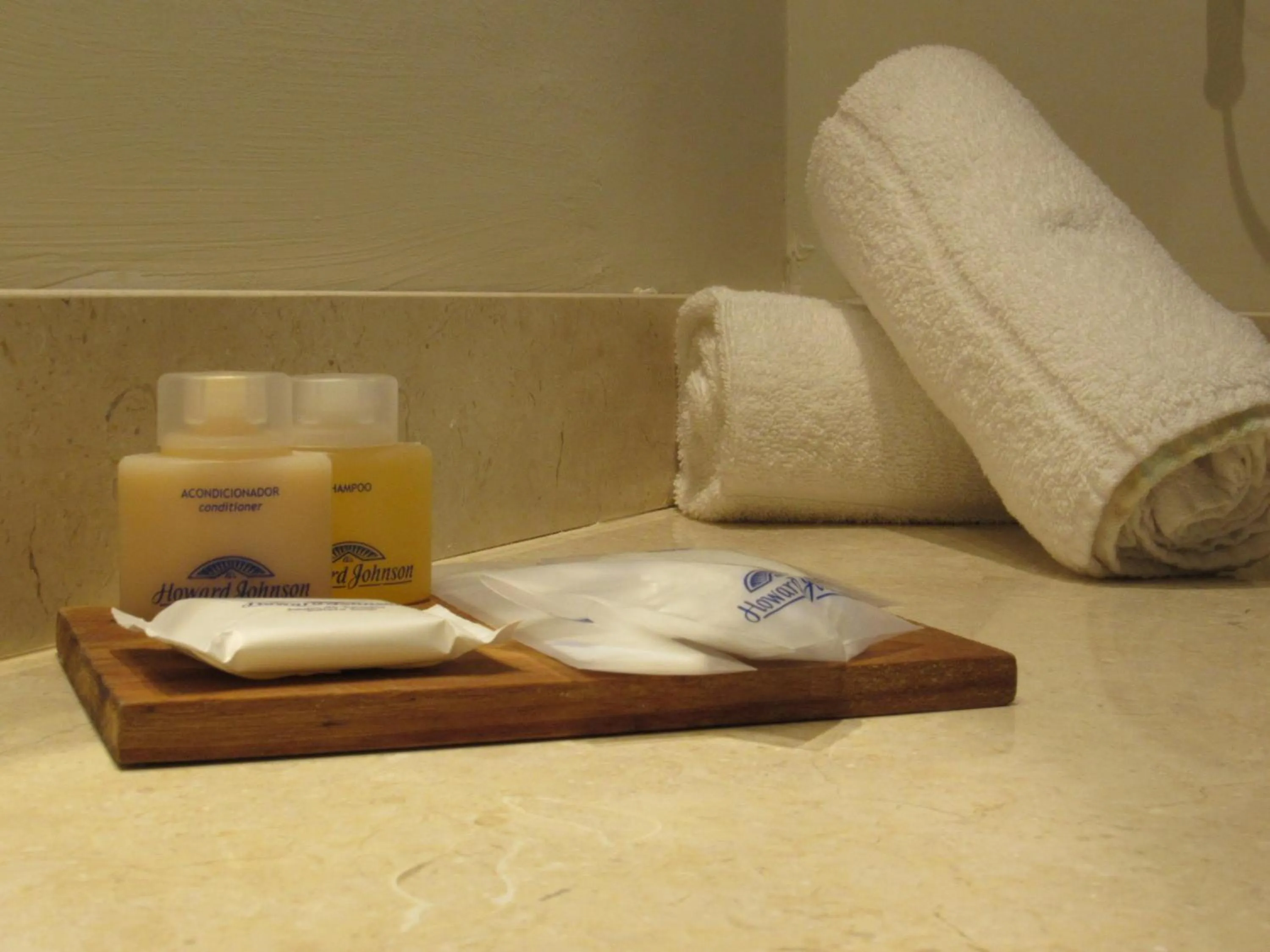 Bathroom in Howard Johnson Chascomus