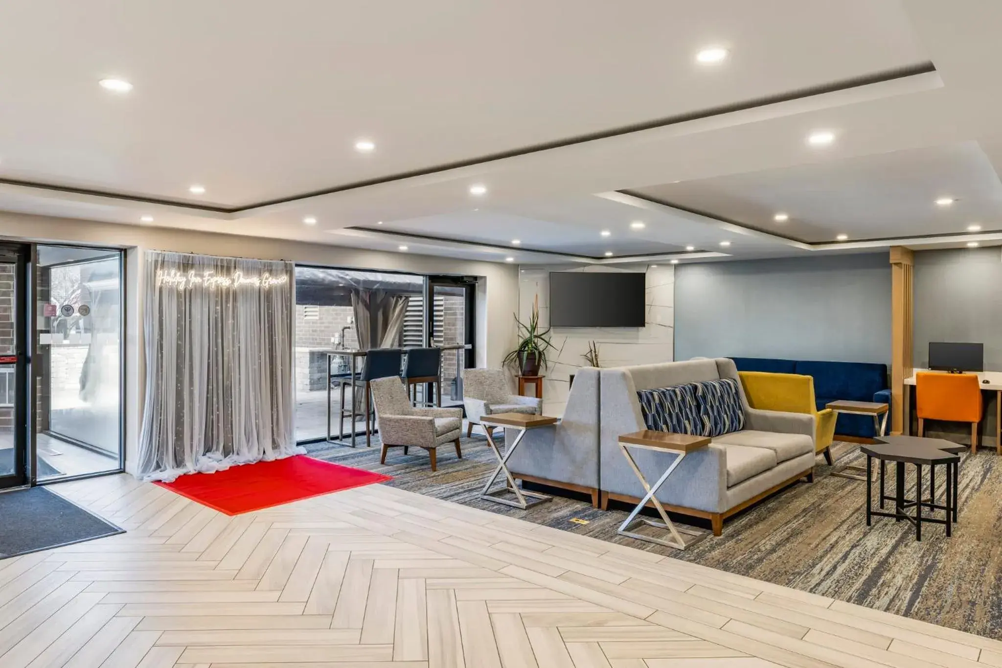 Property building in Holiday Inn Express Chicago-Downers Grove by IHG Property building in Holiday Inn Express Chicago-Downers Grove by IHG