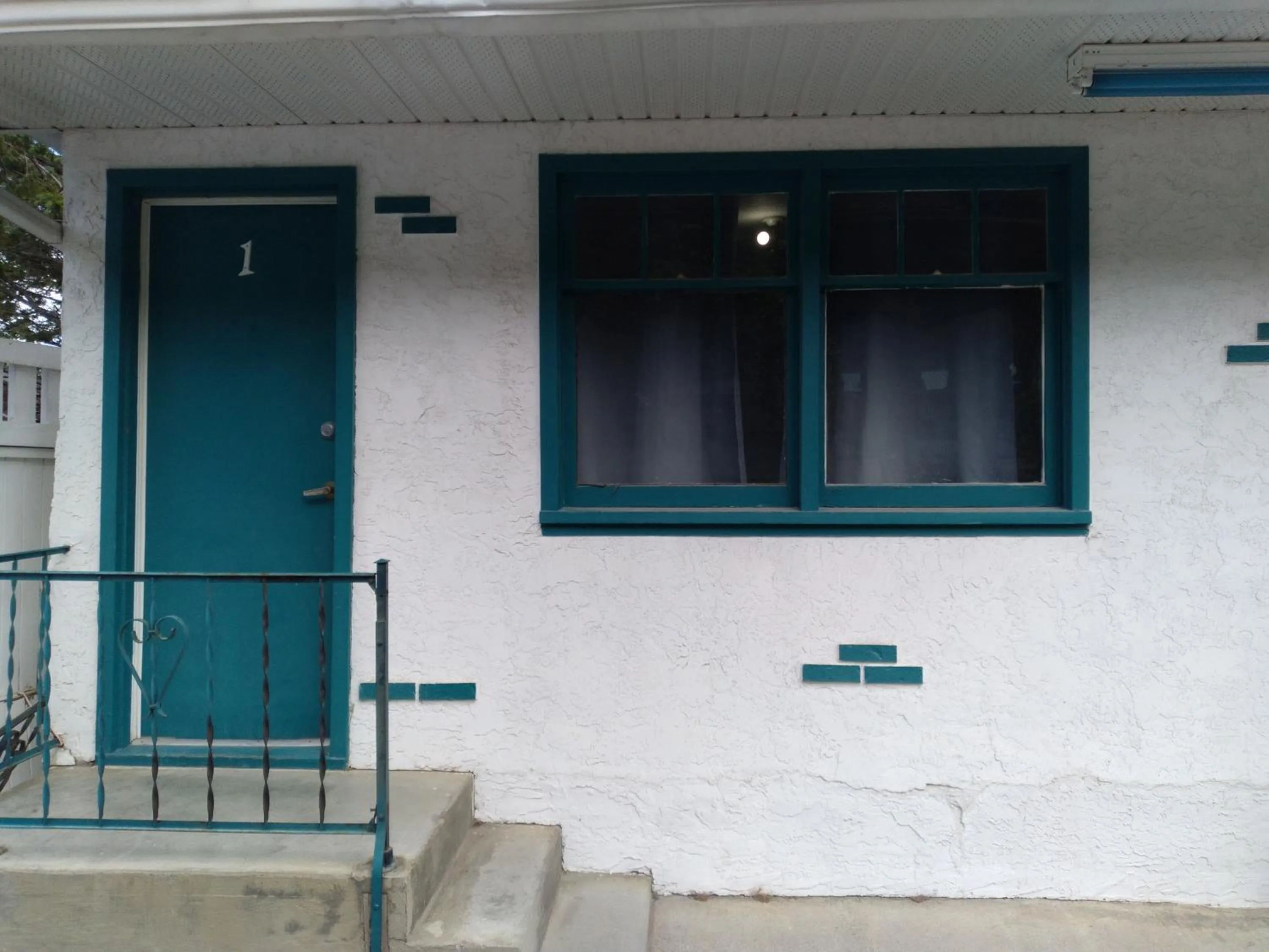 Facade/entrance in AppleTree Inn