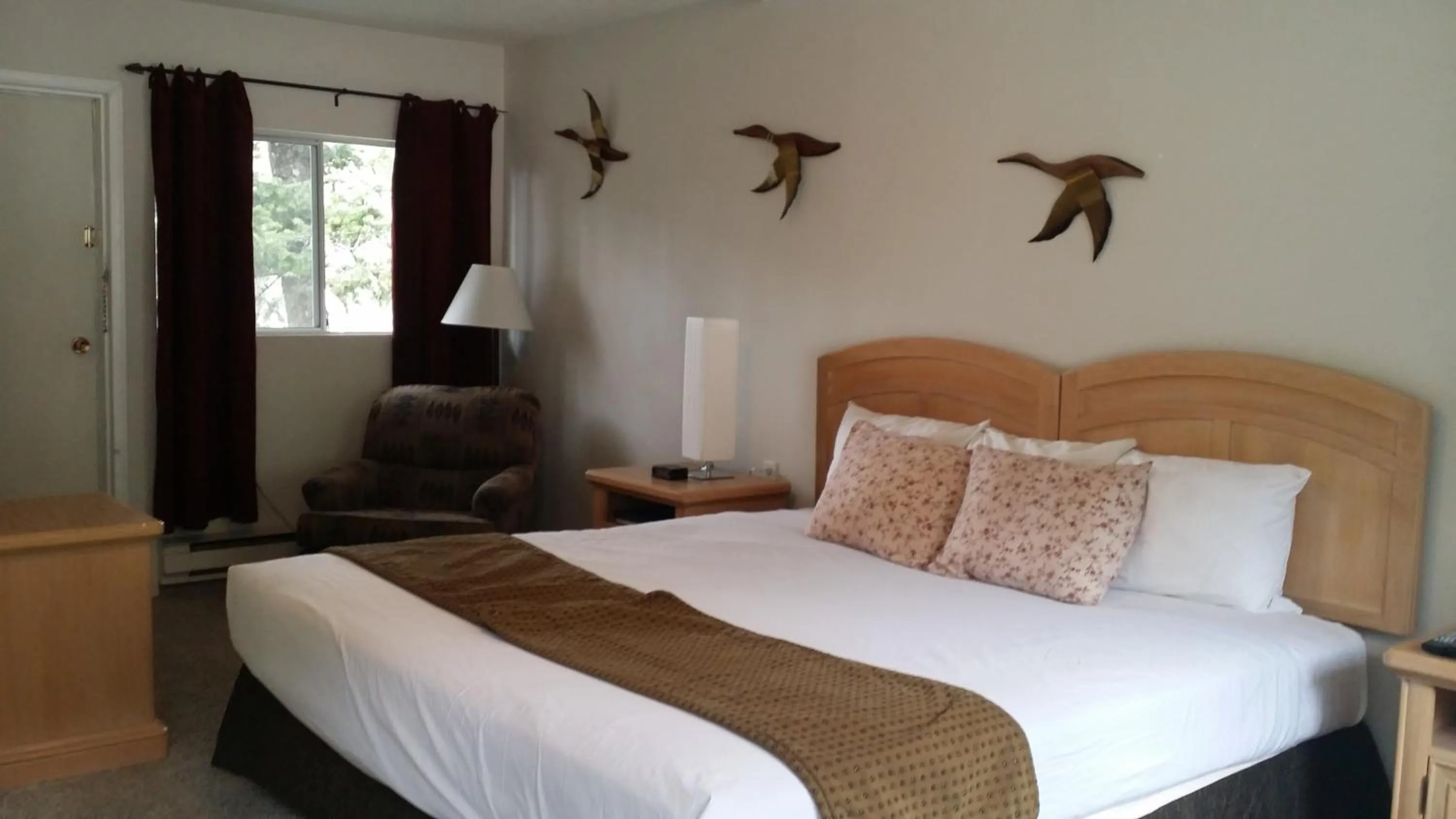 Bed in AppleTree Inn