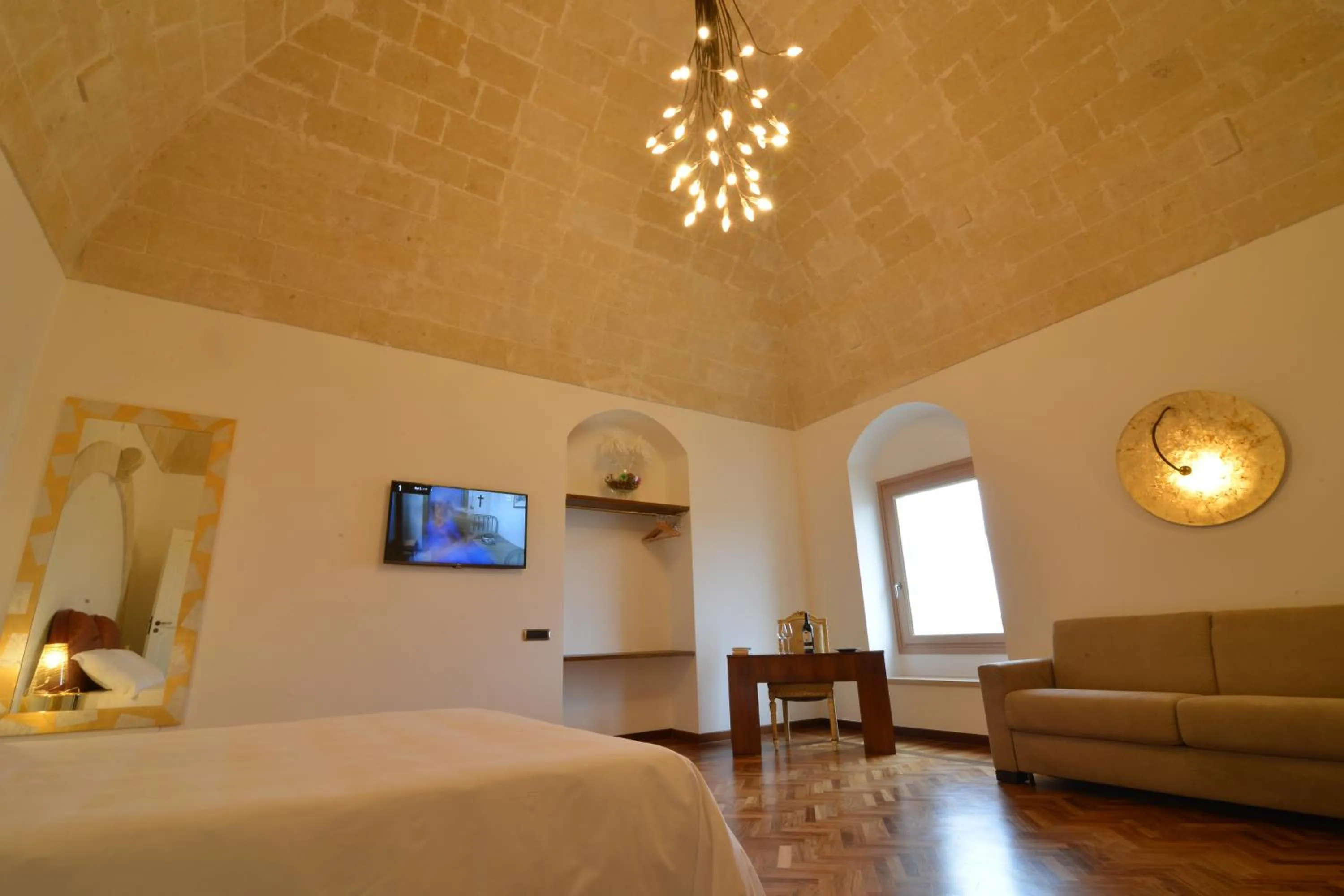 Photo of the whole room, Bed in Antica Civita Luxury Room