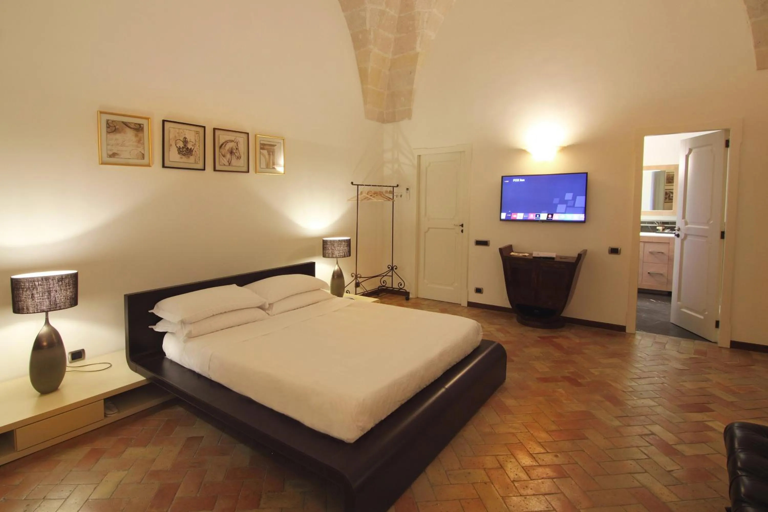 Bedroom, Bed in Antica Civita Luxury Room