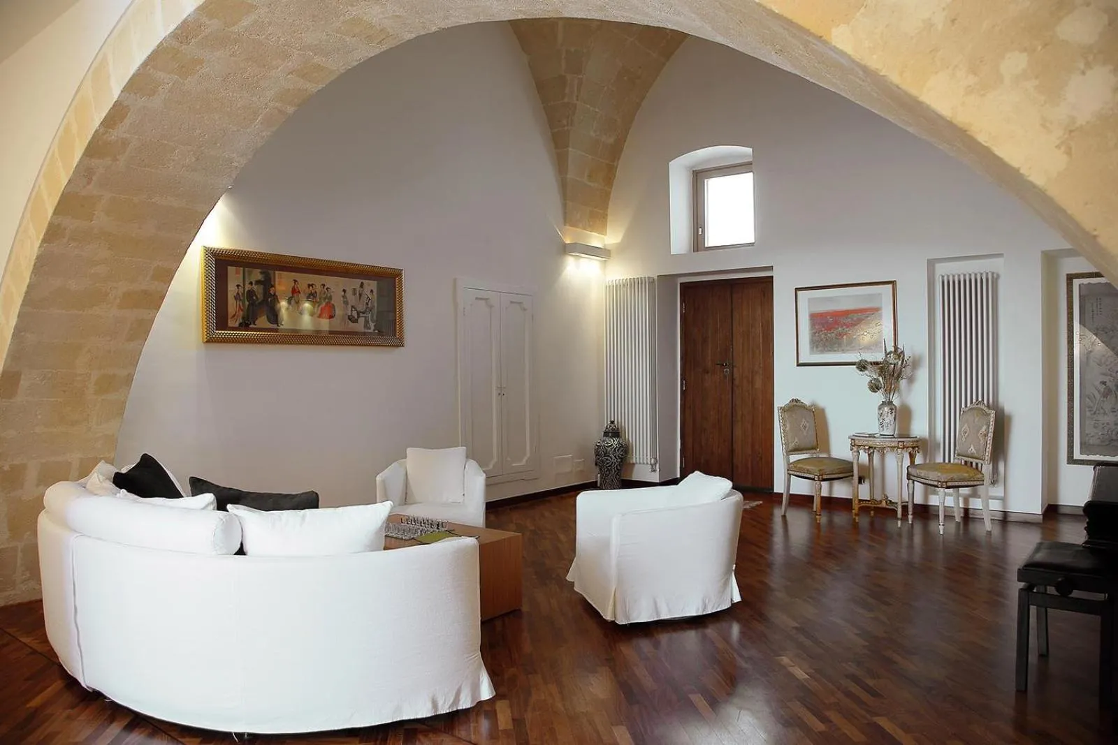 Seating area in Antica Civita Luxury Room