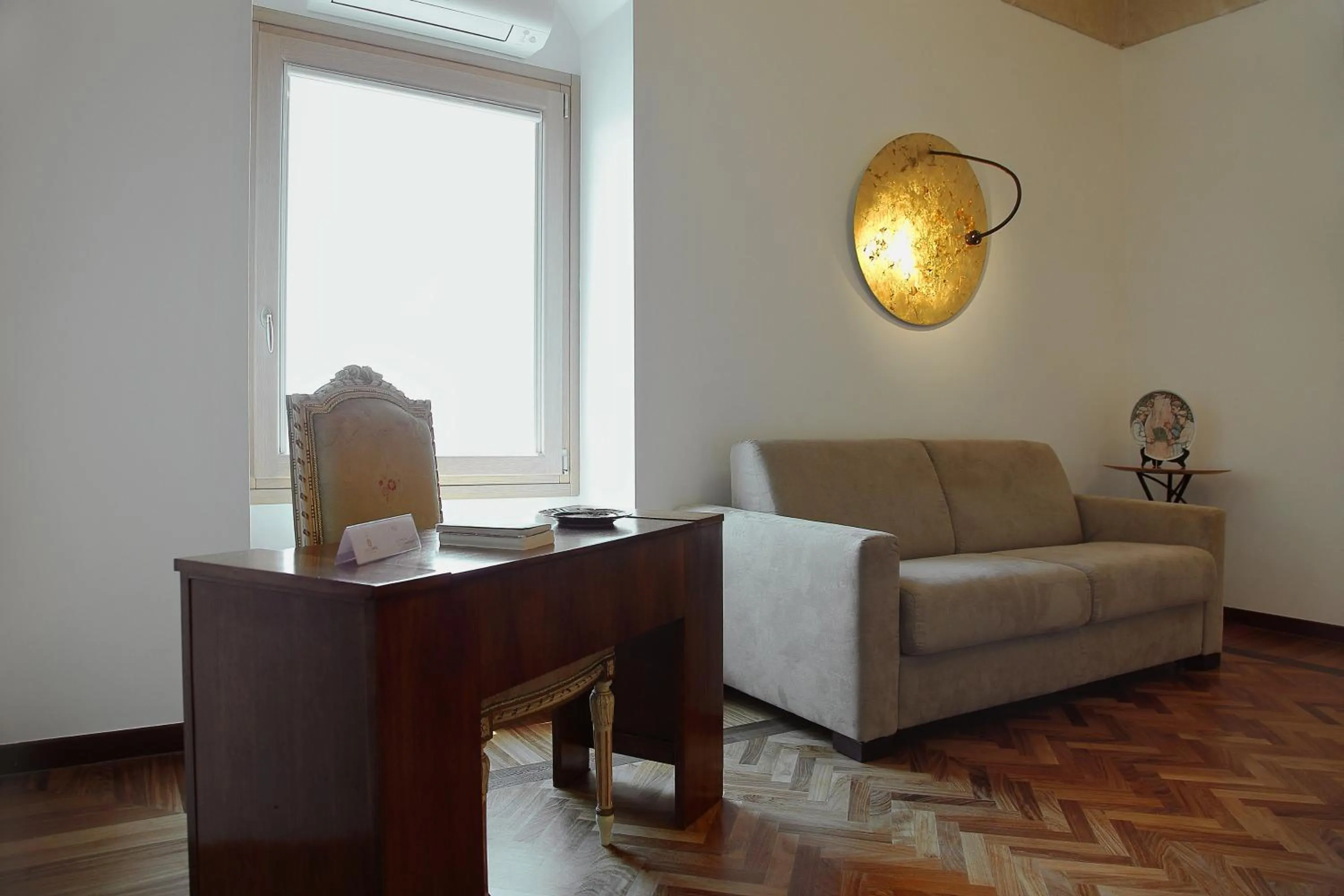 Seating area in Antica Civita Luxury Room