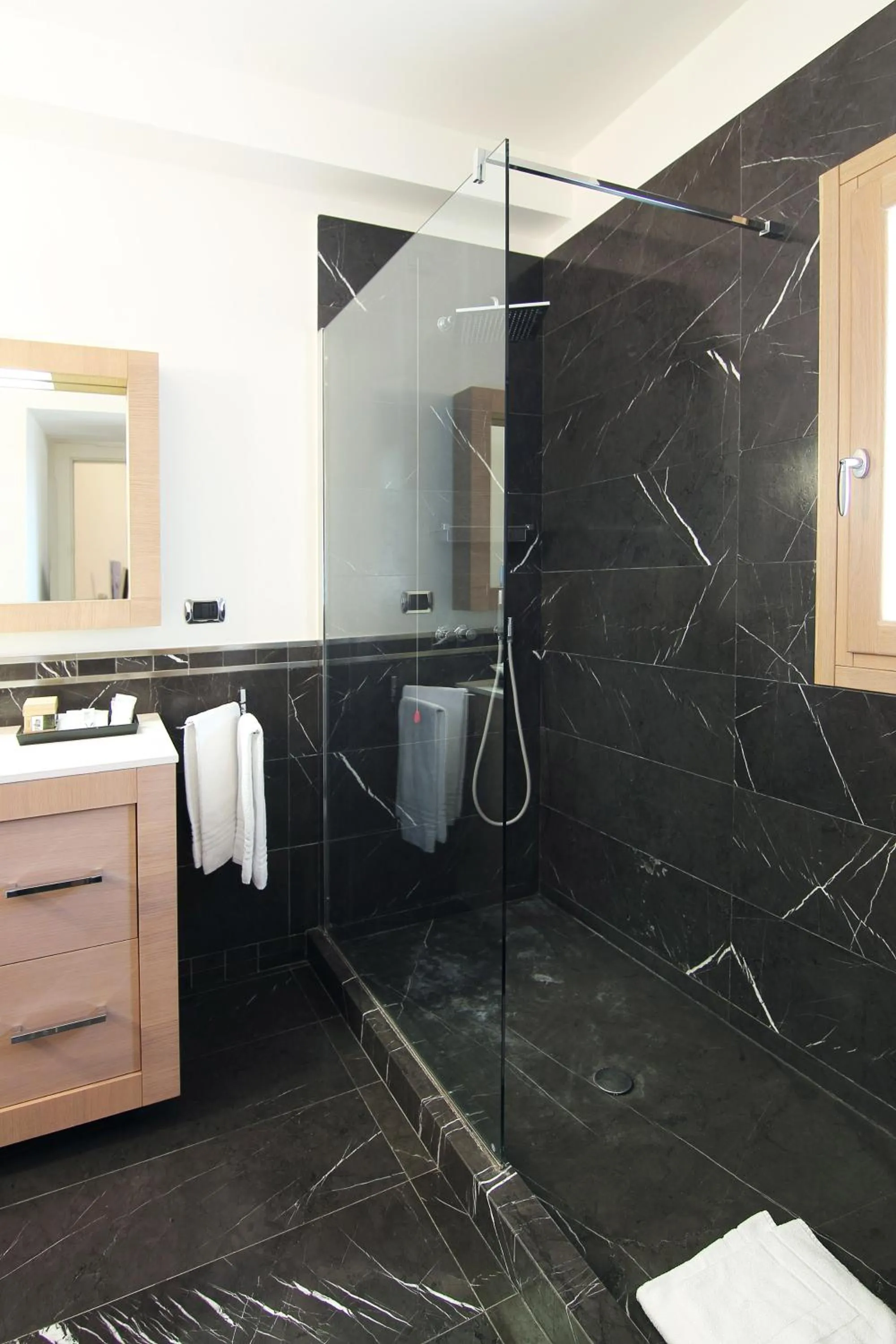 Shower in Antica Civita Luxury Room