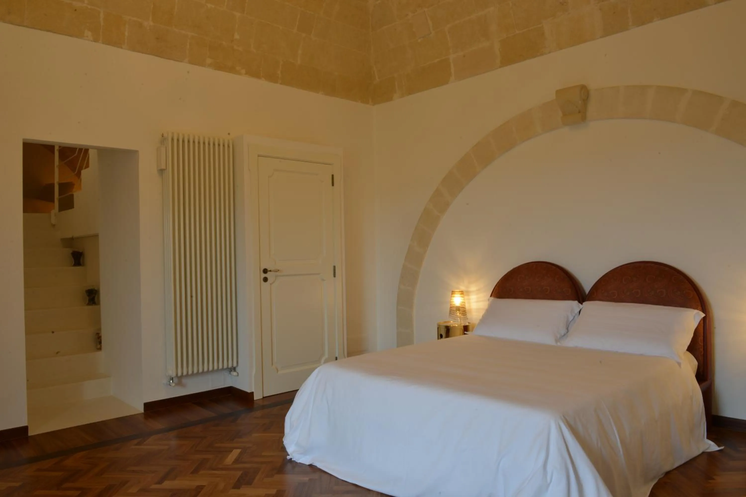 Photo of the whole room, Bed in Antica Civita Luxury Room