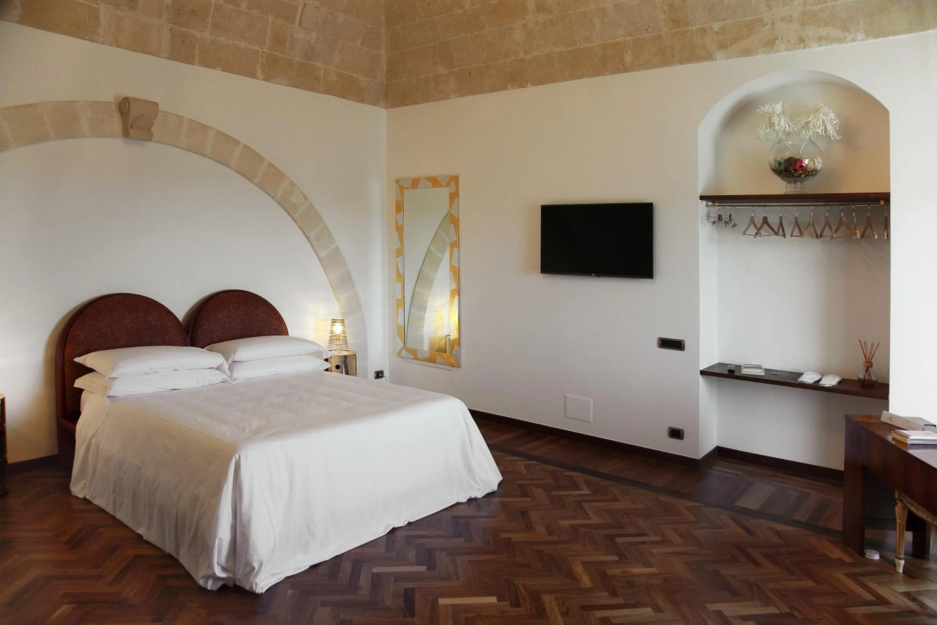 Photo of the whole room, Bed in Antica Civita Luxury Room