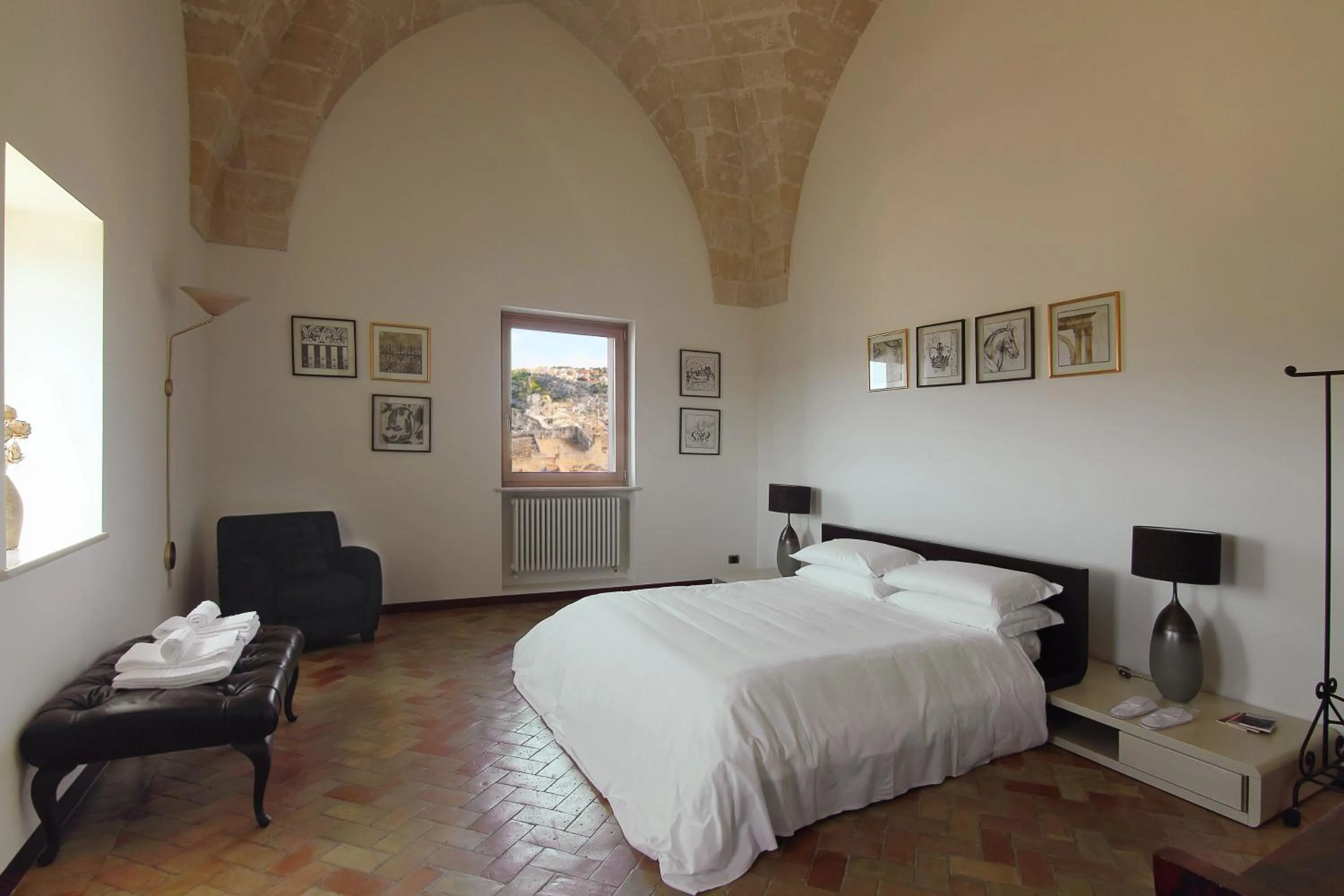 Photo of the whole room, Bed in Antica Civita Luxury Room