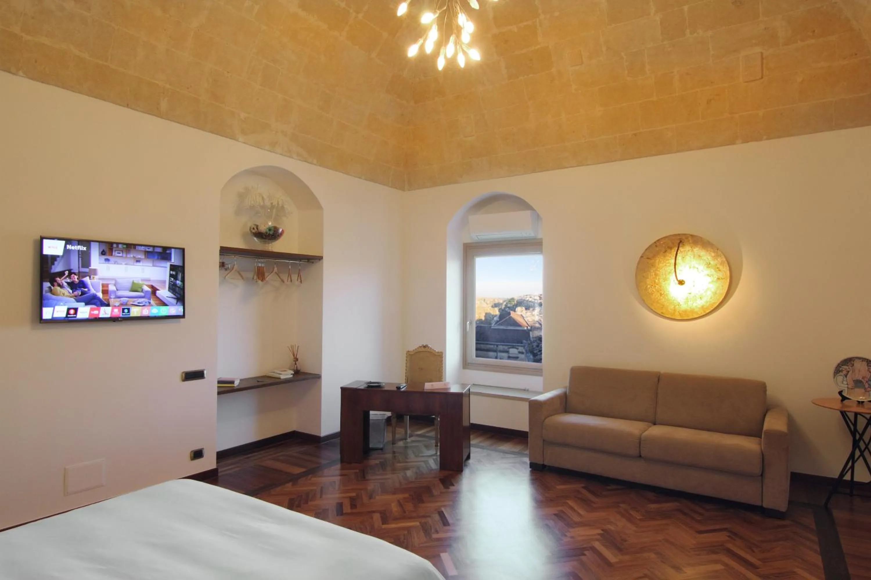 Photo of the whole room, Bed in Antica Civita Luxury Room