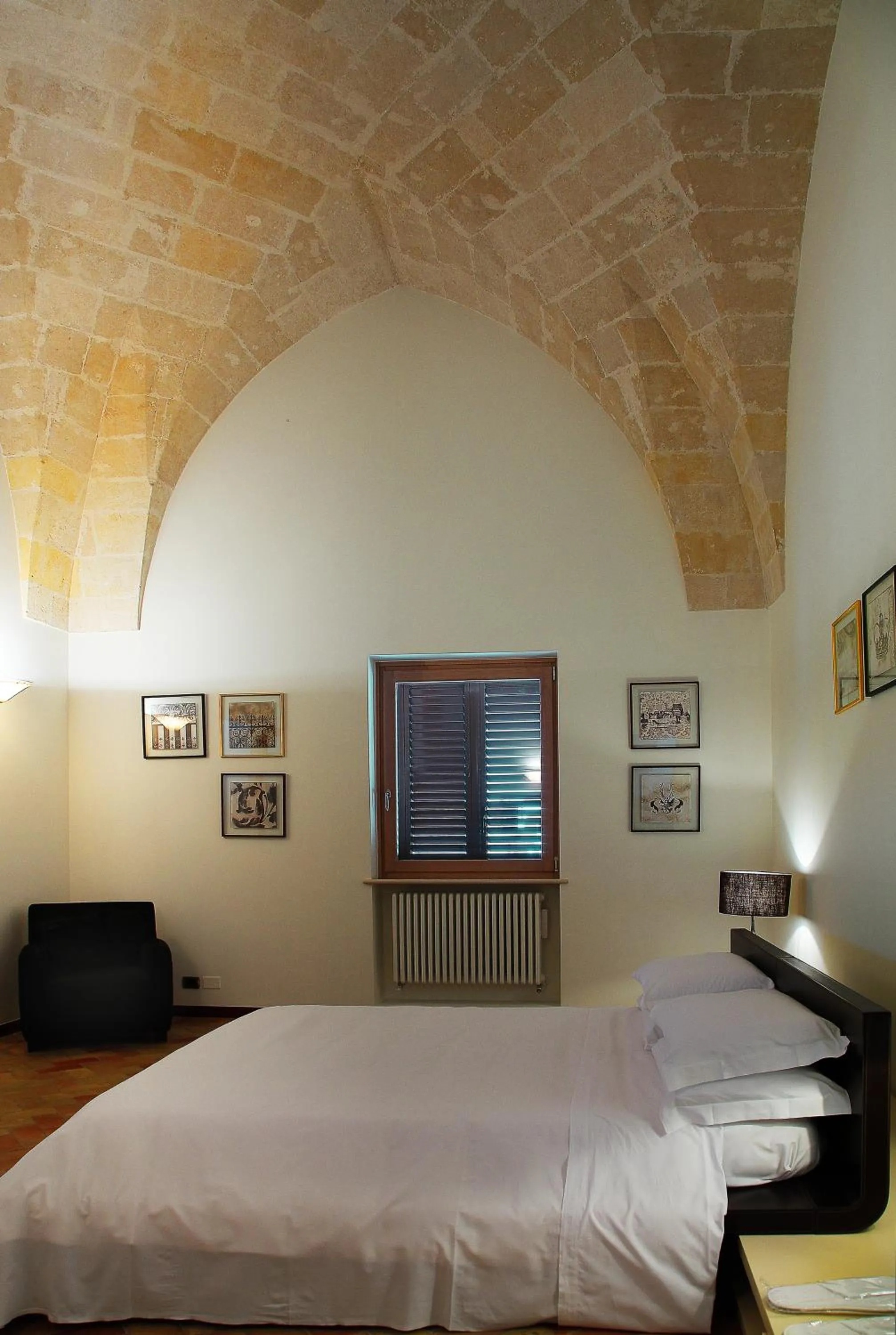 Photo of the whole room, Bed in Antica Civita Luxury Room