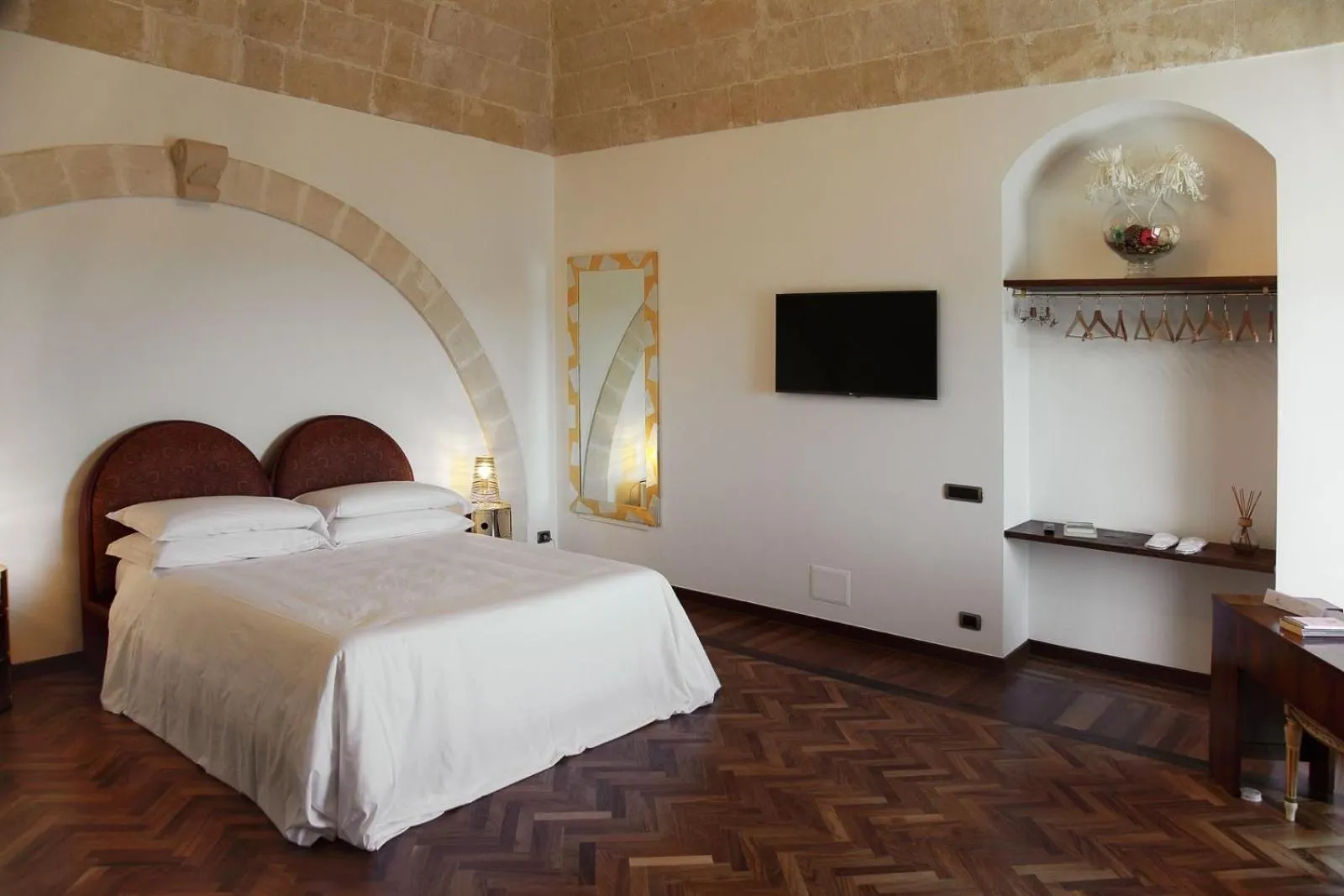 Bed in Antica Civita Luxury Room