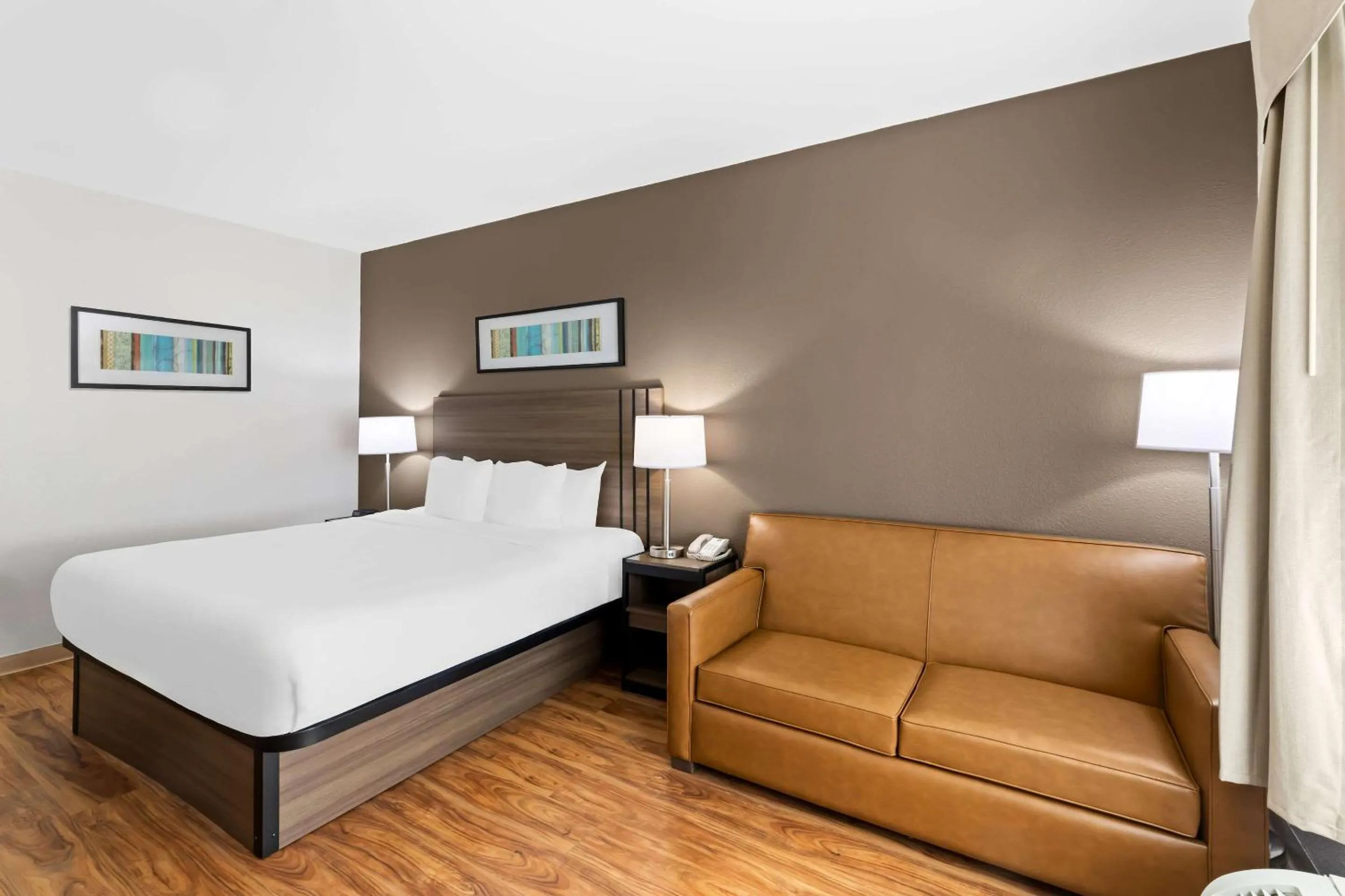 Bedroom, Bed in Quality Inn Fayetteville Near Historic Downtown Square