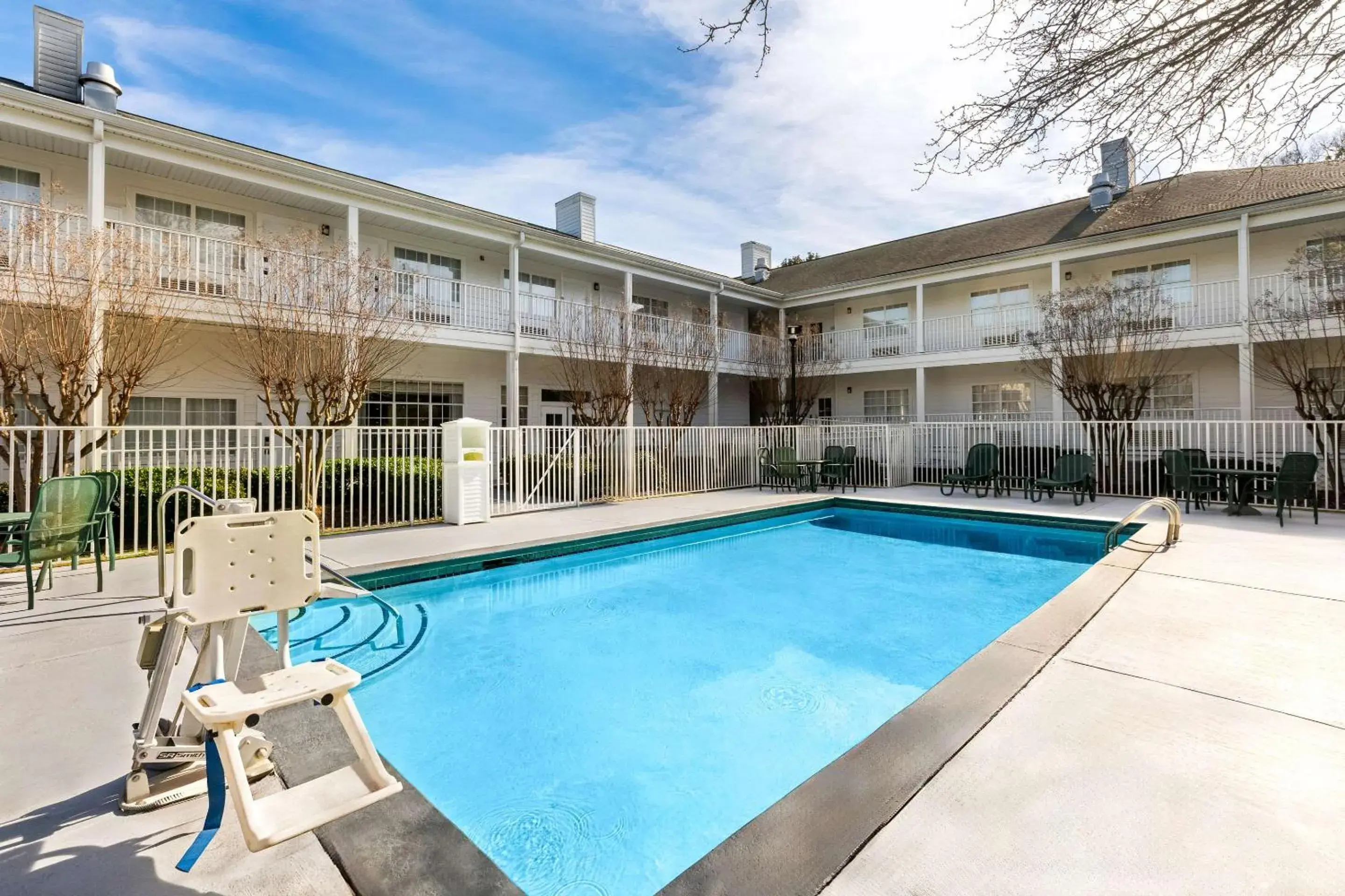 Swimming pool in Quality Inn Fayetteville Near Historic Downtown Square Swimming pool in Quality Inn Fayetteville Near Historic Downtown Square