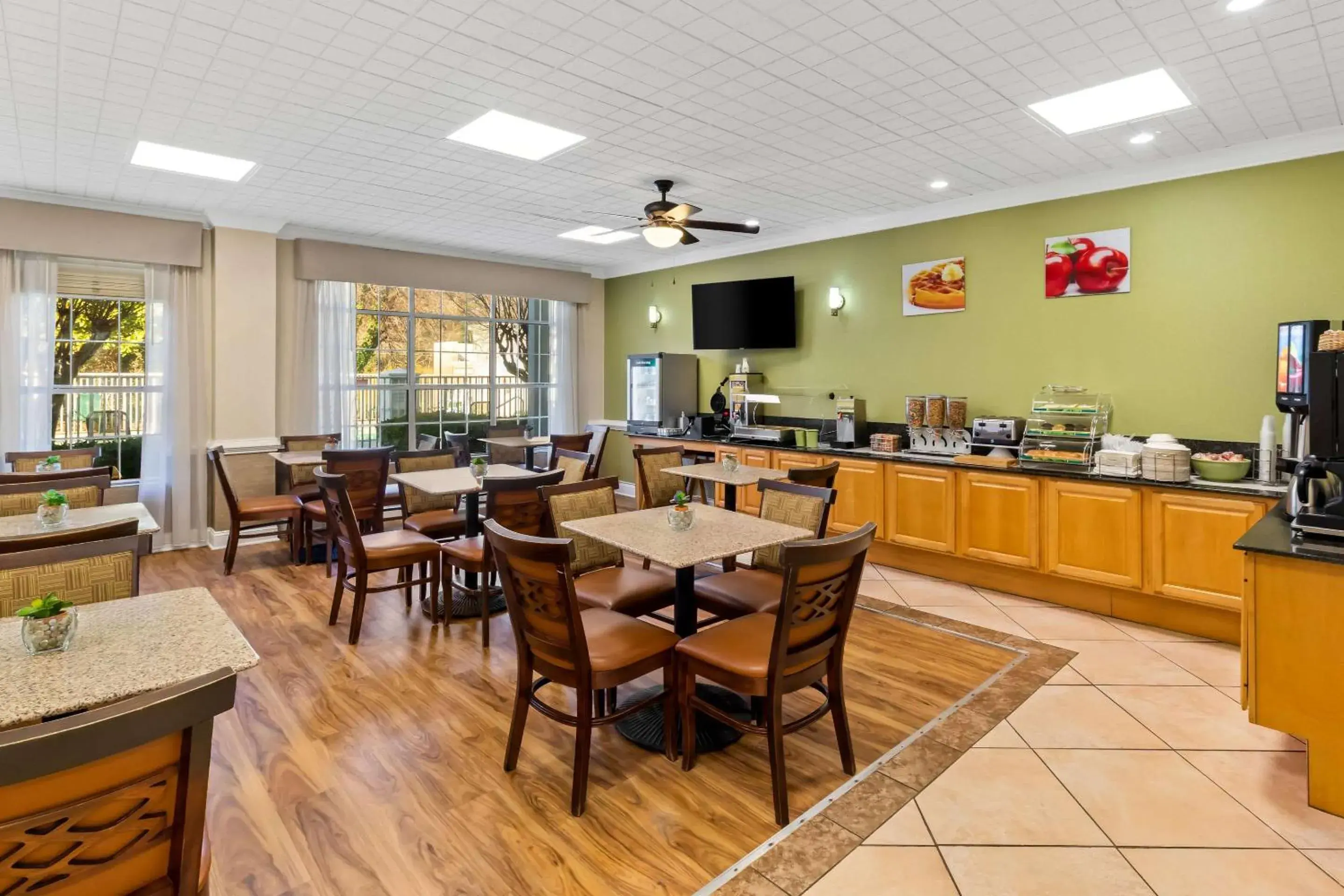 Breakfast in Quality Inn Fayetteville Near Historic Downtown Square Breakfast in Quality Inn Fayetteville Near Historic Downtown Square