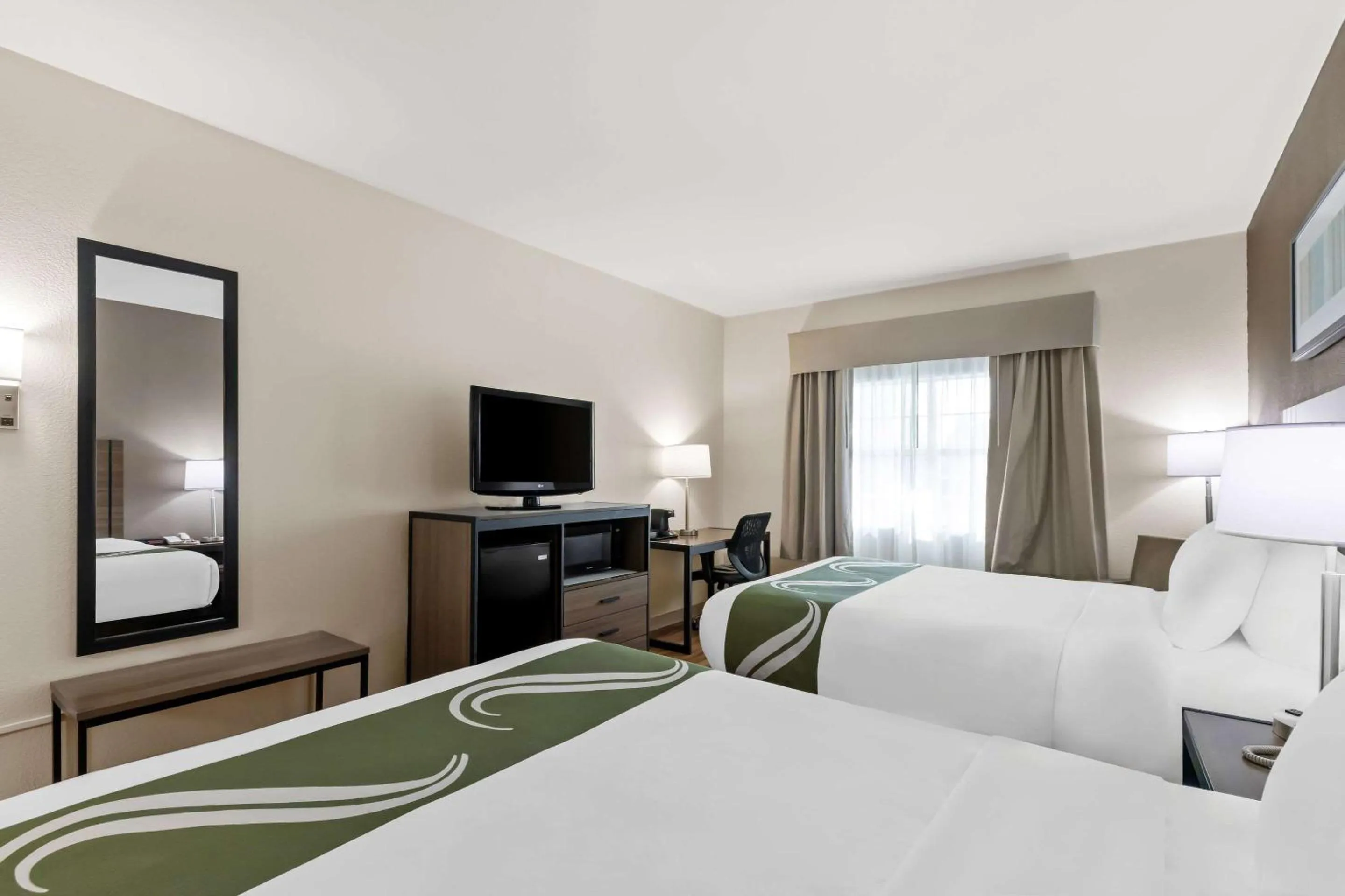 Bedroom, Bed in Quality Inn Fayetteville Near Historic Downtown Square