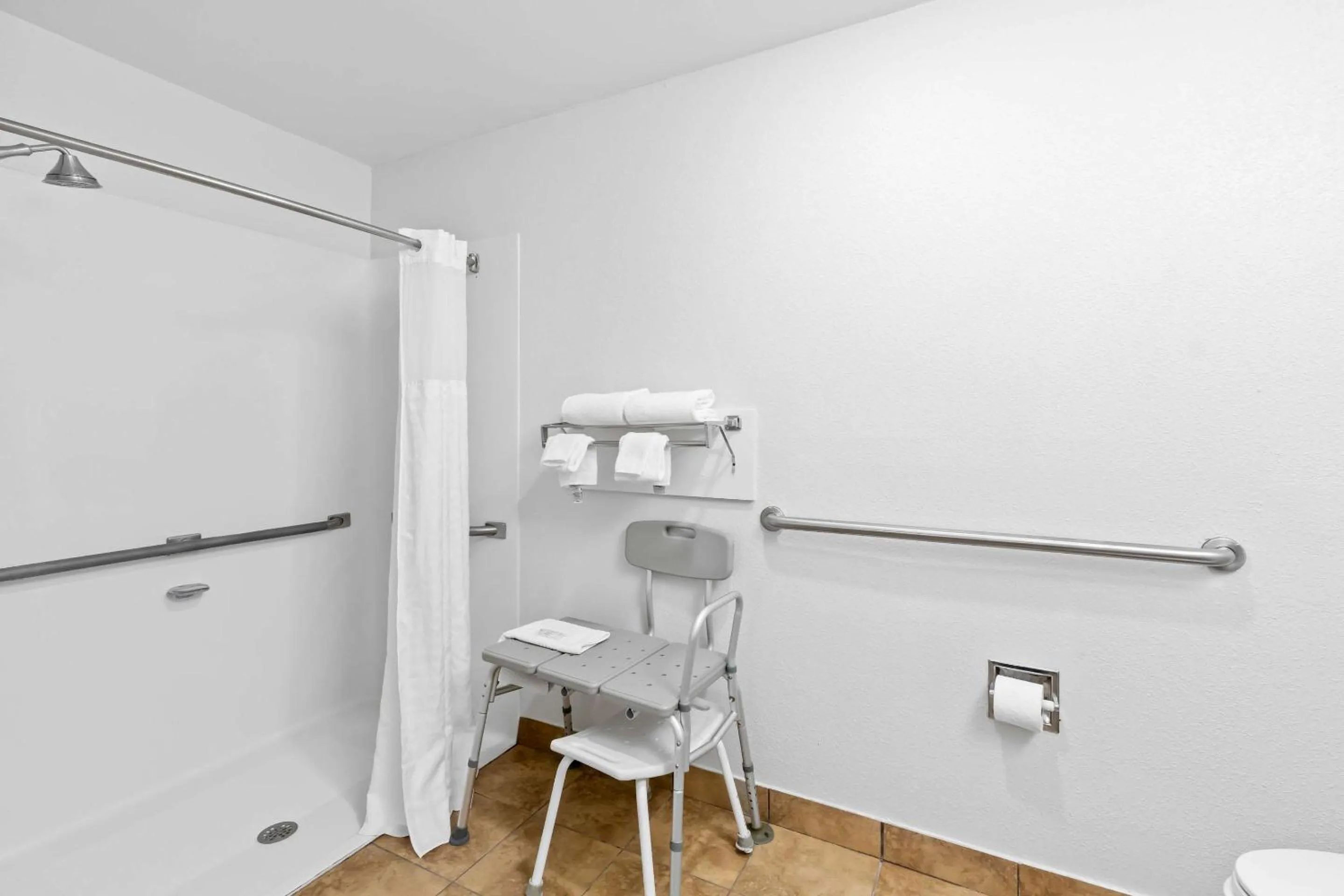 Bedroom in Quality Inn Fayetteville Near Historic Downtown Square