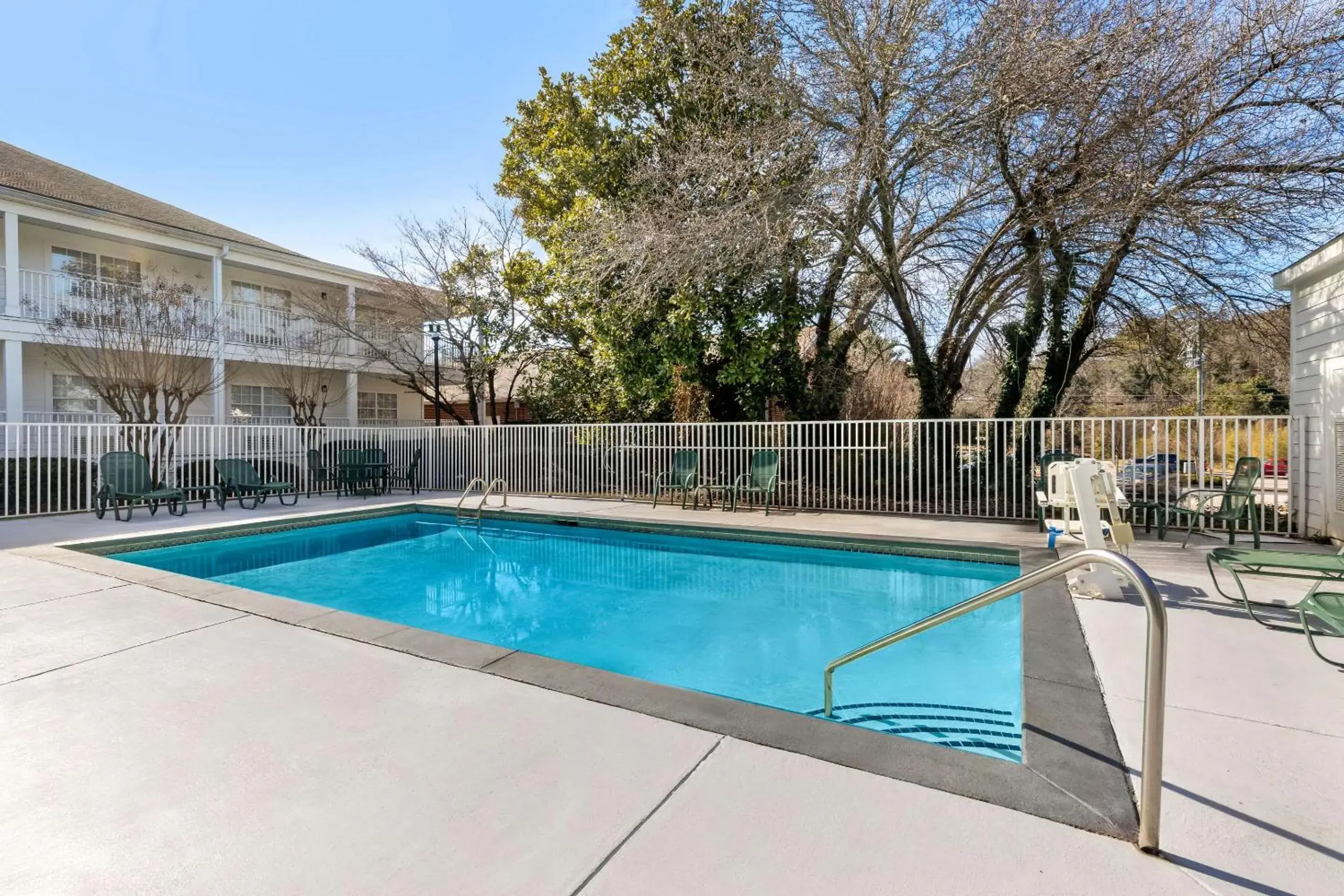 Swimming pool in Quality Inn Fayetteville Near Historic Downtown Square Swimming pool in Quality Inn Fayetteville Near Historic Downtown Square