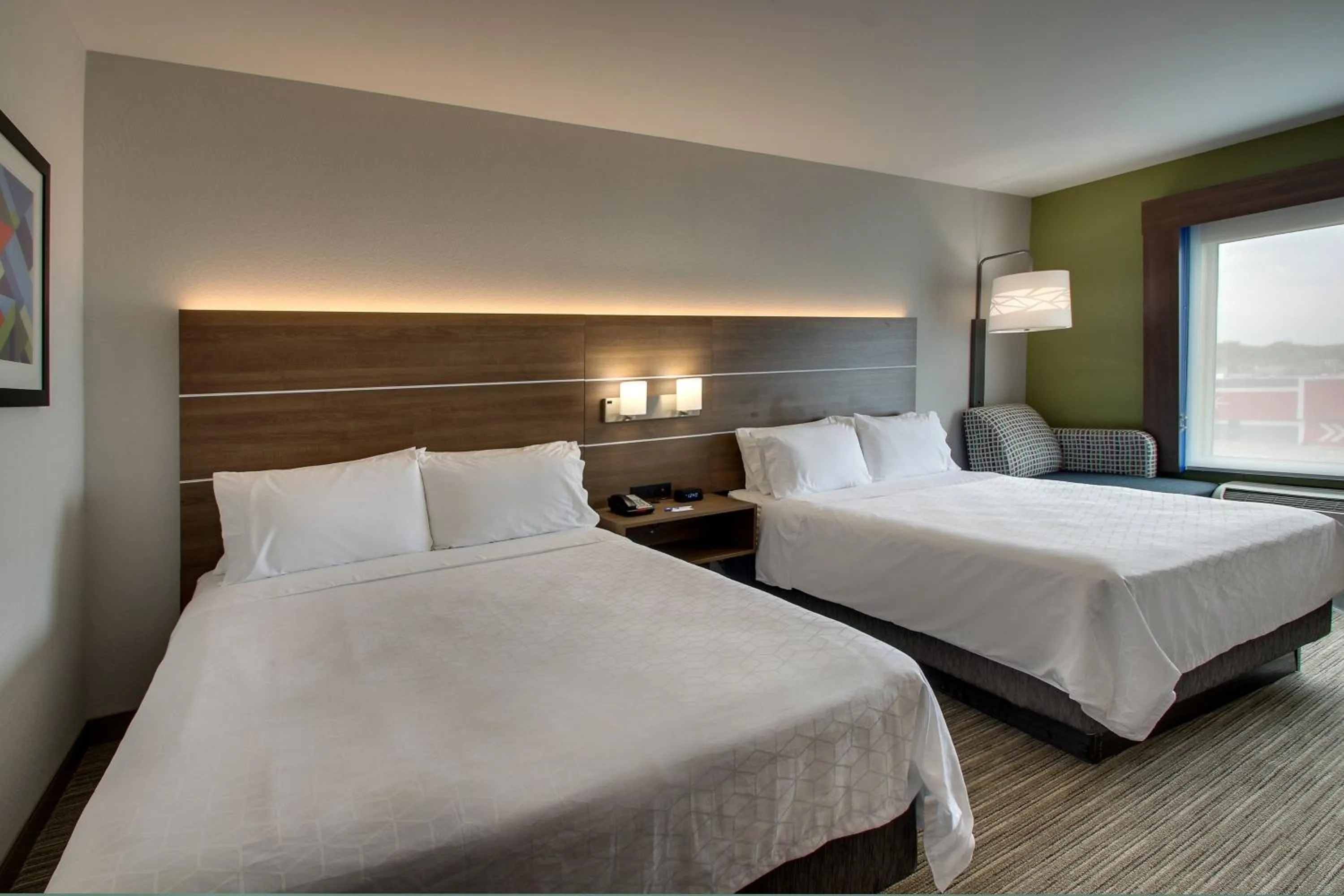 Photo of the whole room, Bed in Holiday Inn Express Hotel & Suites Waukegan/Gurnee by IHG