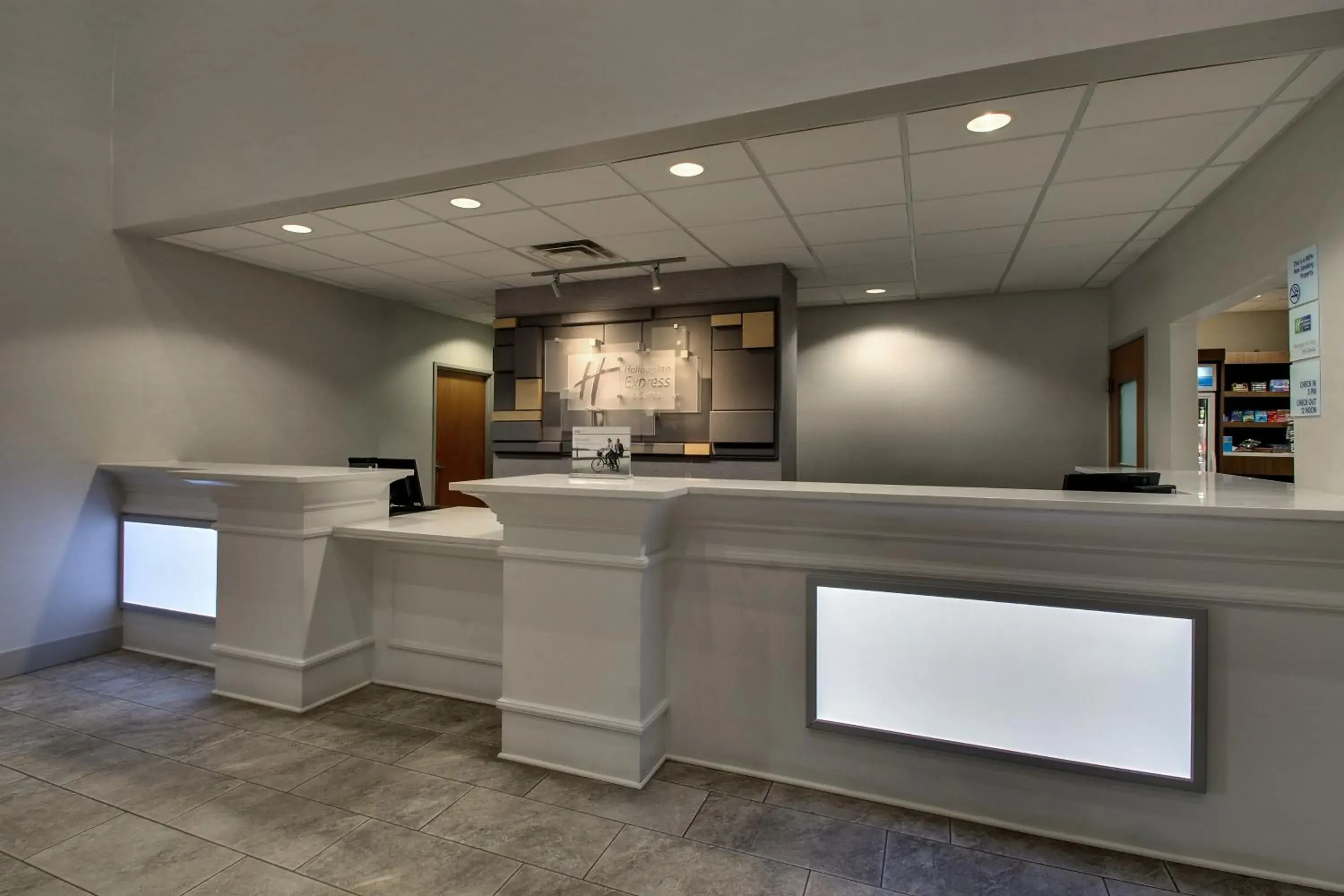 Lobby or reception in Holiday Inn Express Hotel & Suites Waukegan/Gurnee by IHG Lobby or reception in Holiday Inn Express Hotel & Suites Waukegan/Gurnee by IHG