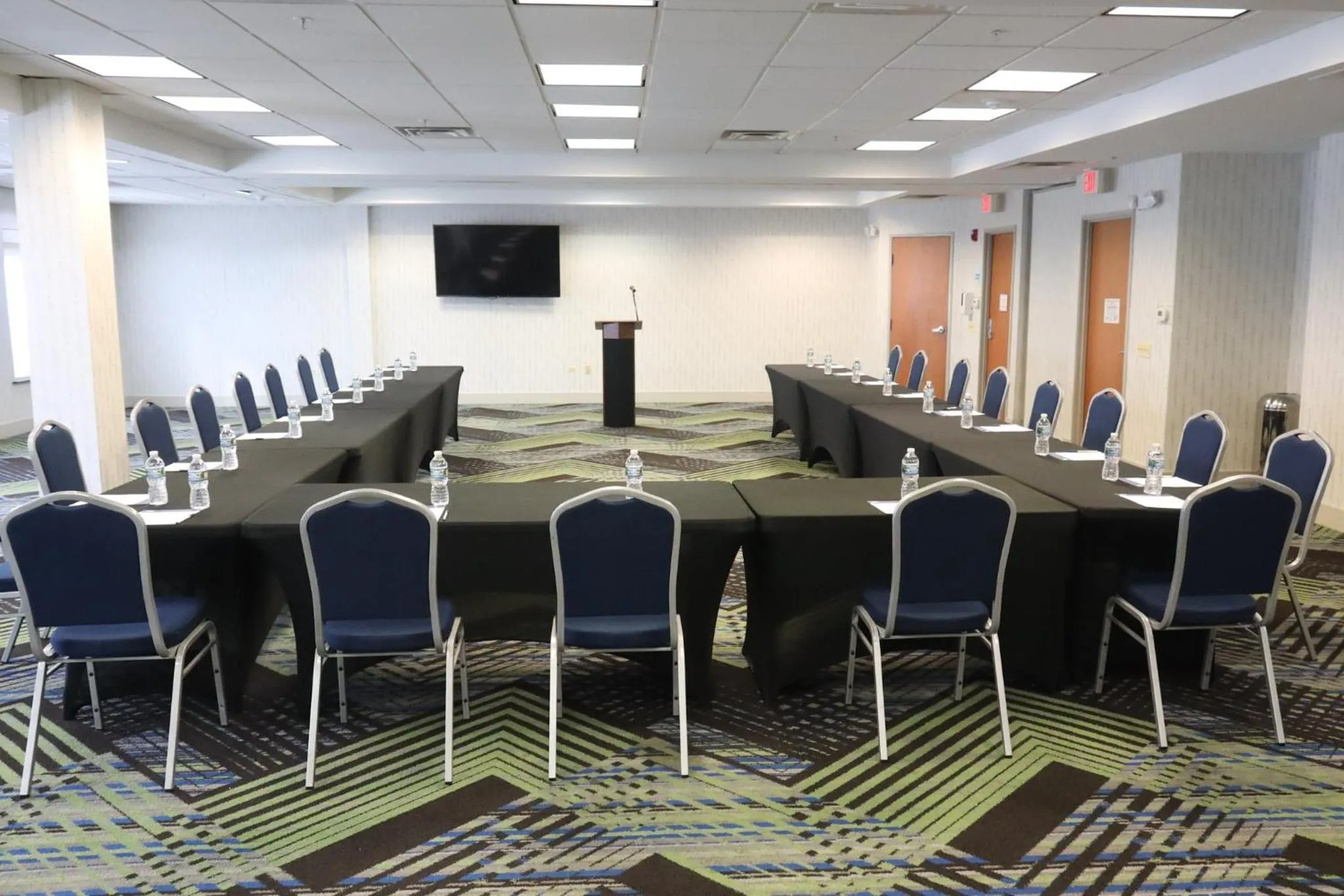 Meeting/conference room in Holiday Inn Express Hotel & Suites Waukegan/Gurnee by IHG