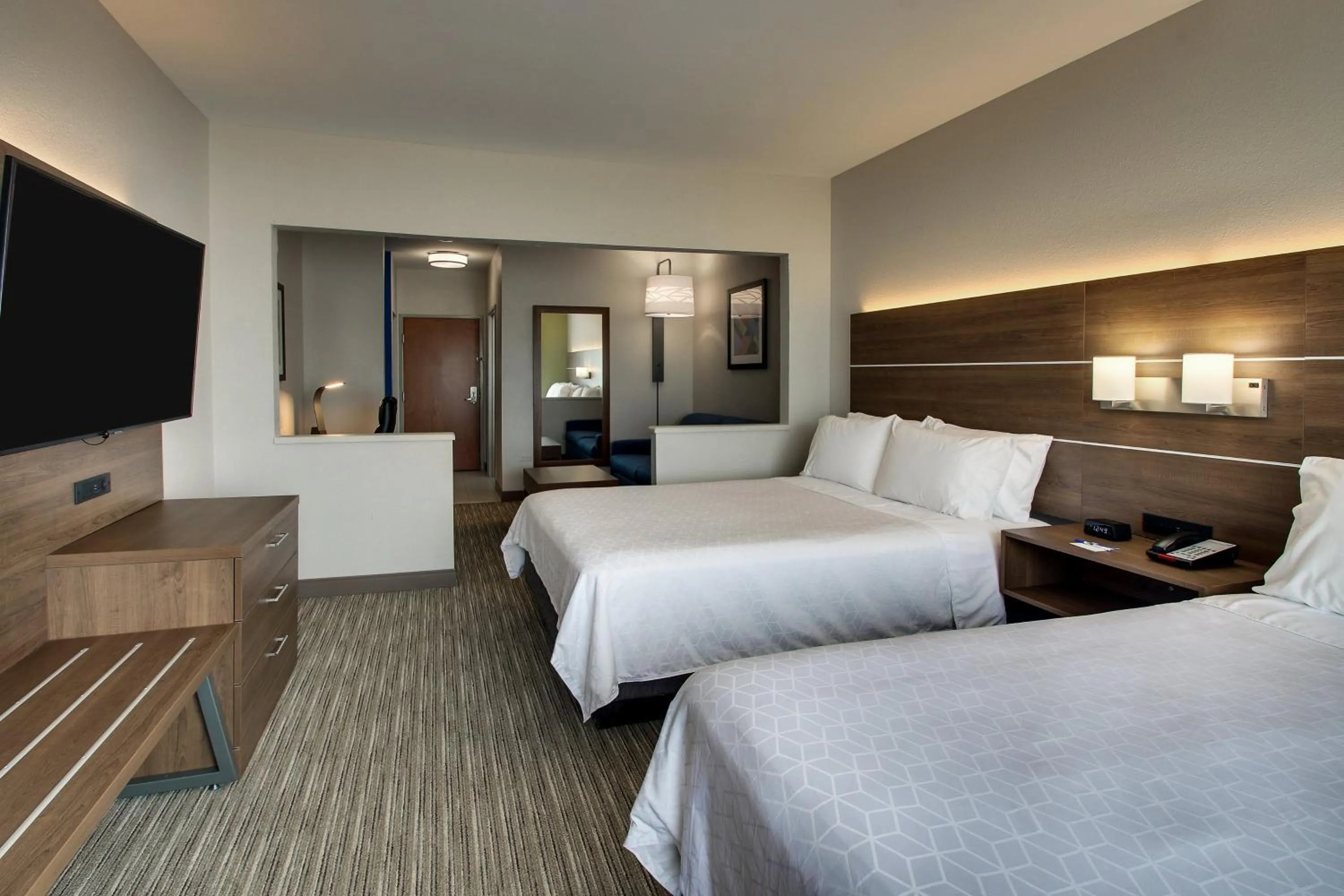 Bedroom, Bed in Holiday Inn Express Hotel & Suites Waukegan/Gurnee by IHG