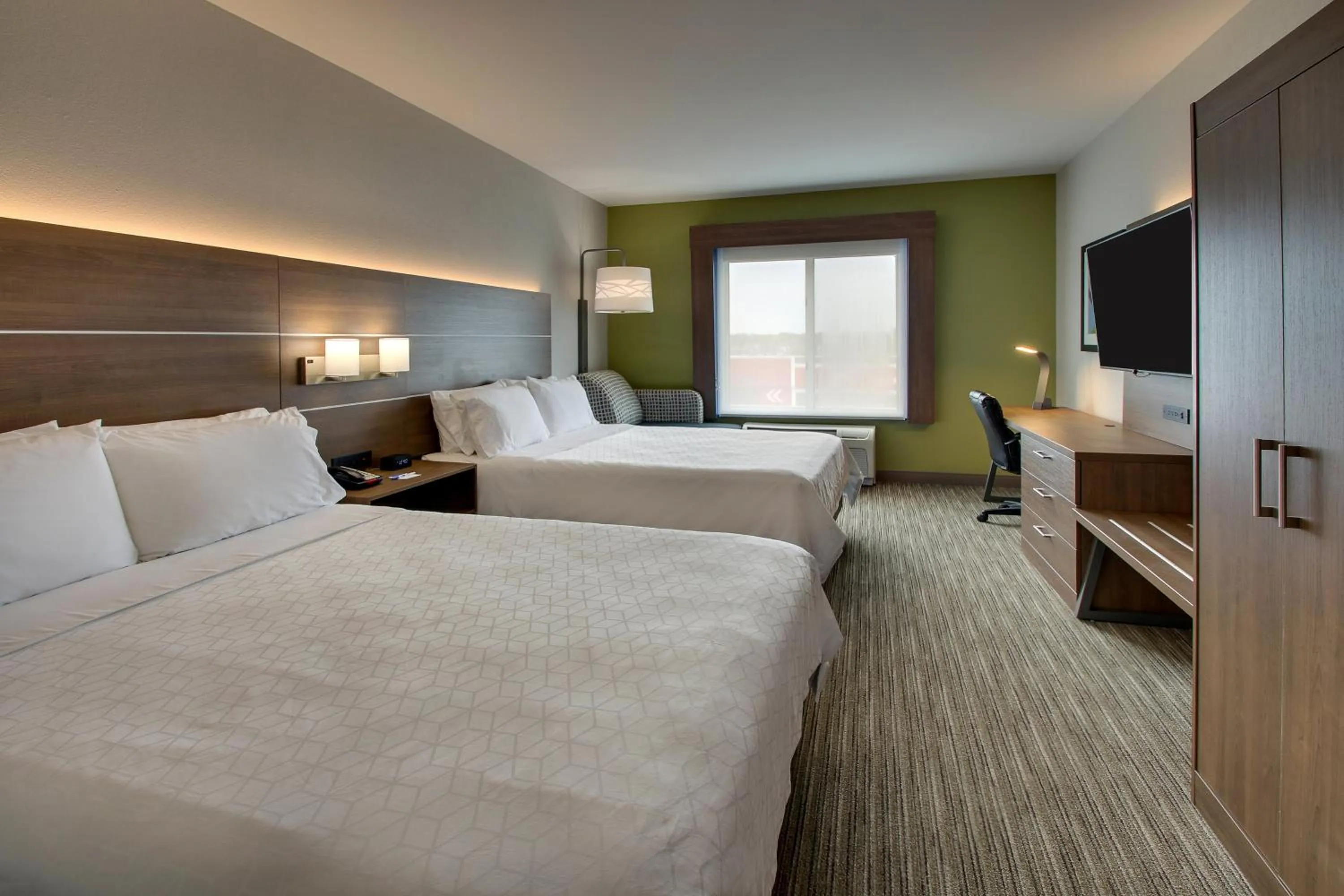 Photo of the whole room, Bed in Holiday Inn Express Hotel & Suites Waukegan/Gurnee by IHG