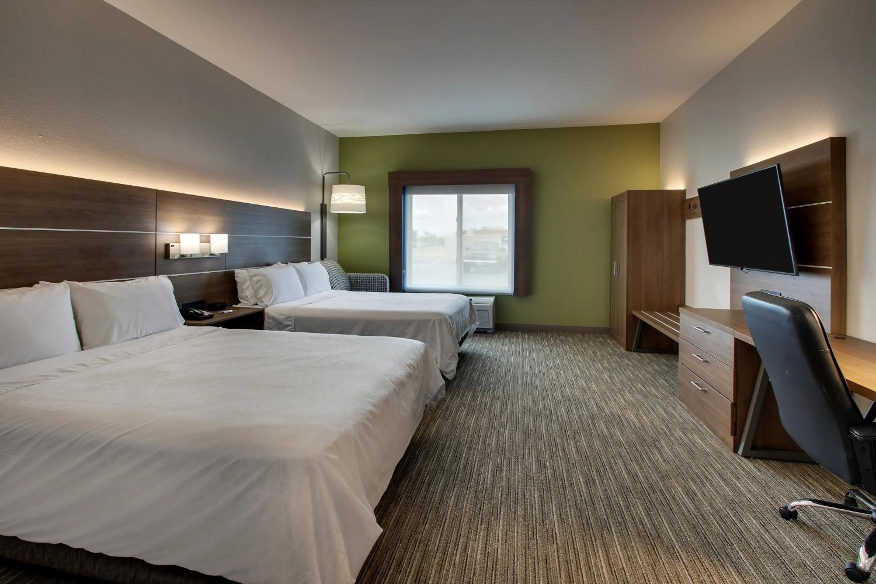 Photo of the whole room, Bed in Holiday Inn Express Hotel & Suites Waukegan/Gurnee by IHG
