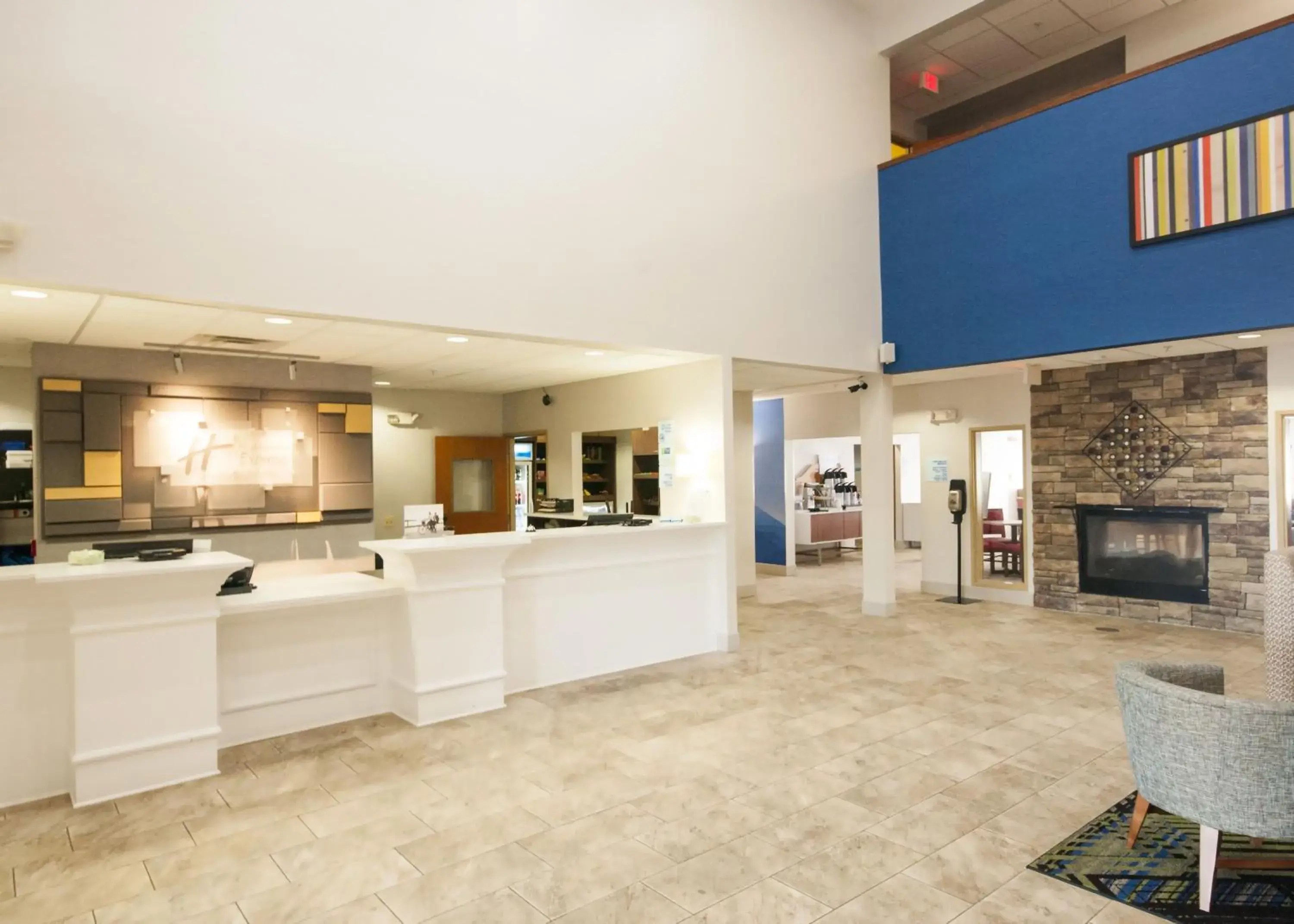 Property building in Holiday Inn Express Hotel & Suites Waukegan/Gurnee by IHG Property building in Holiday Inn Express Hotel & Suites Waukegan/Gurnee by IHG