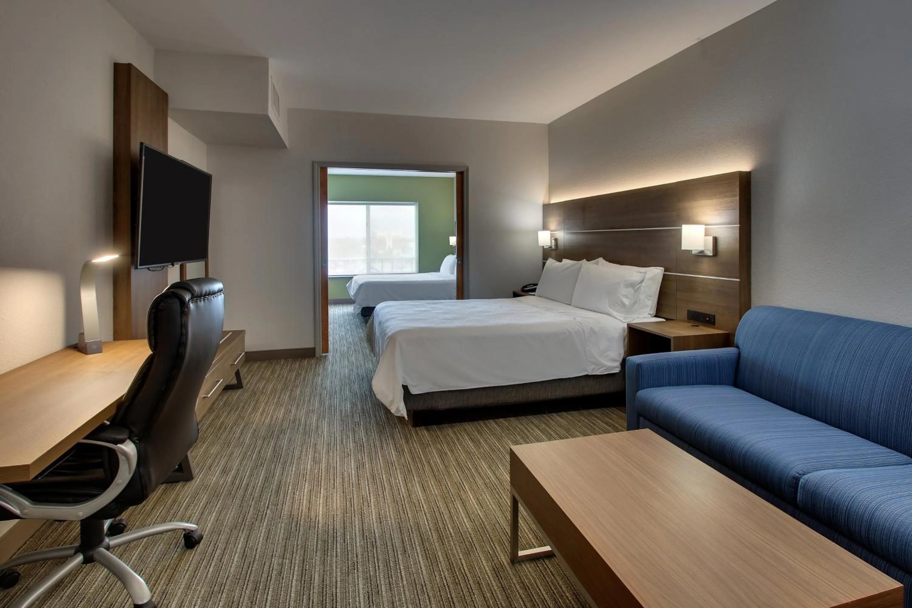 Bedroom, Bed in Holiday Inn Express Hotel & Suites Waukegan/Gurnee by IHG