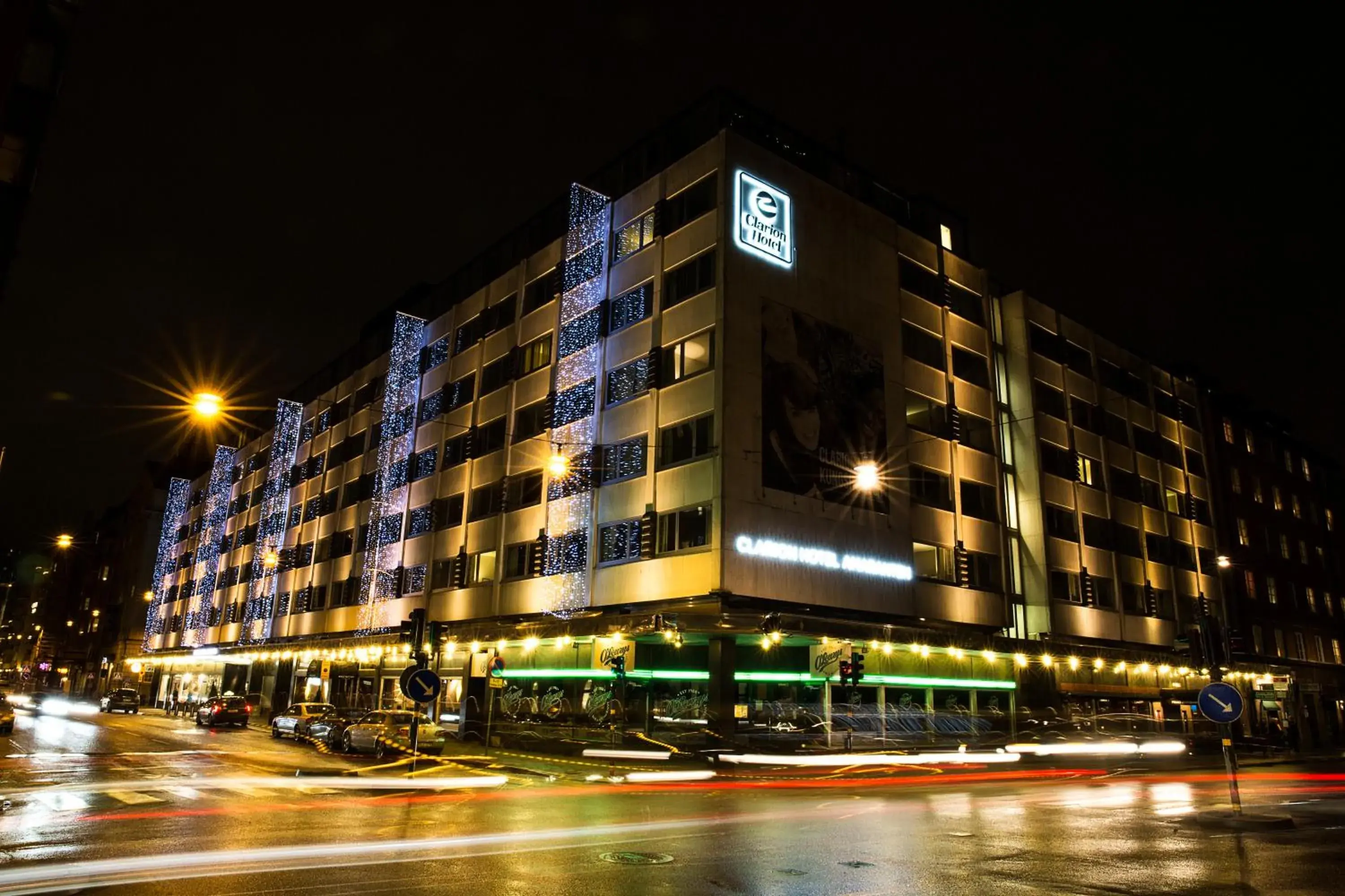 Facade/entrance in Clarion Hotel Amaranten Facade/entrance in Clarion Hotel Amaranten