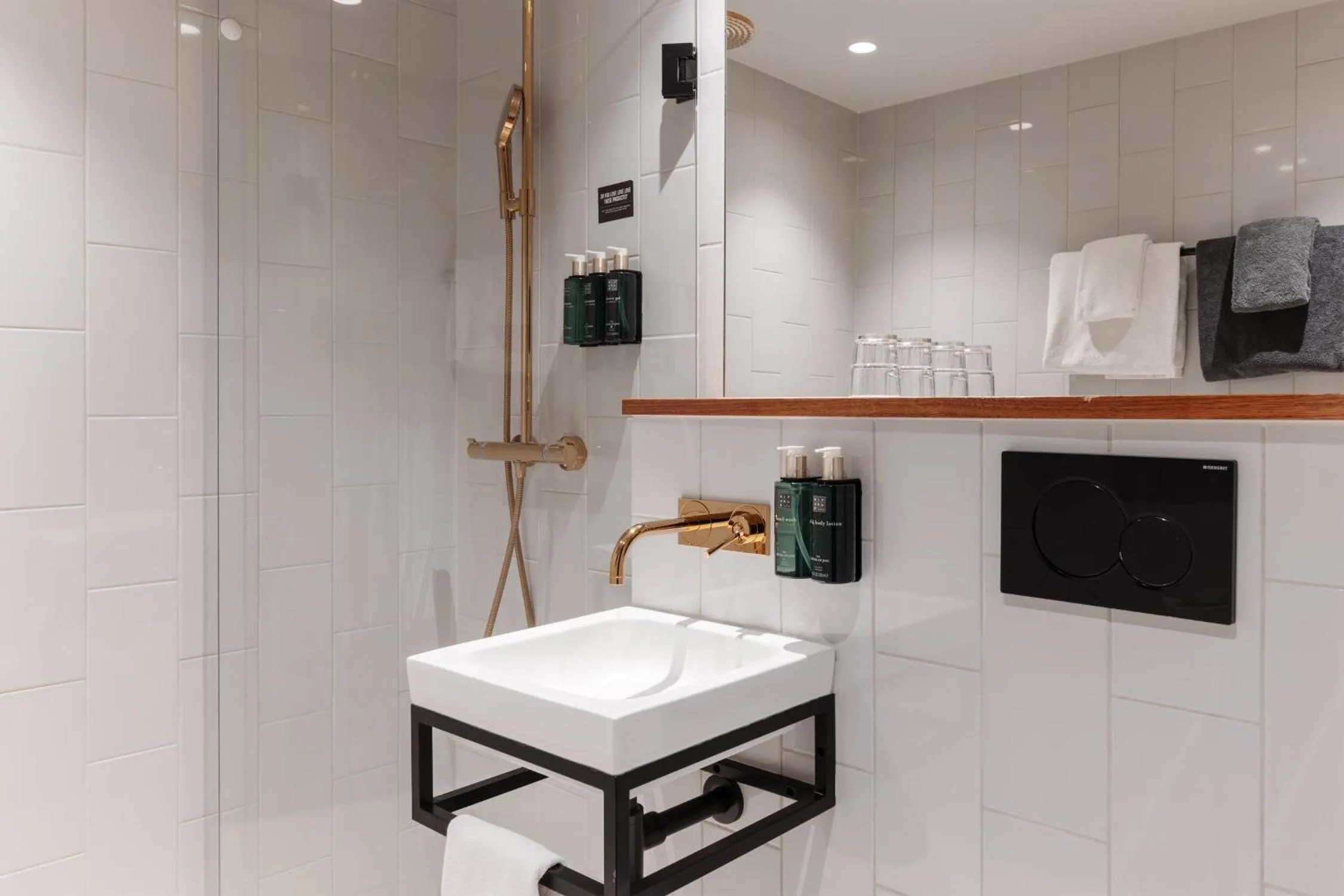 Shower in Clarion Hotel Amaranten