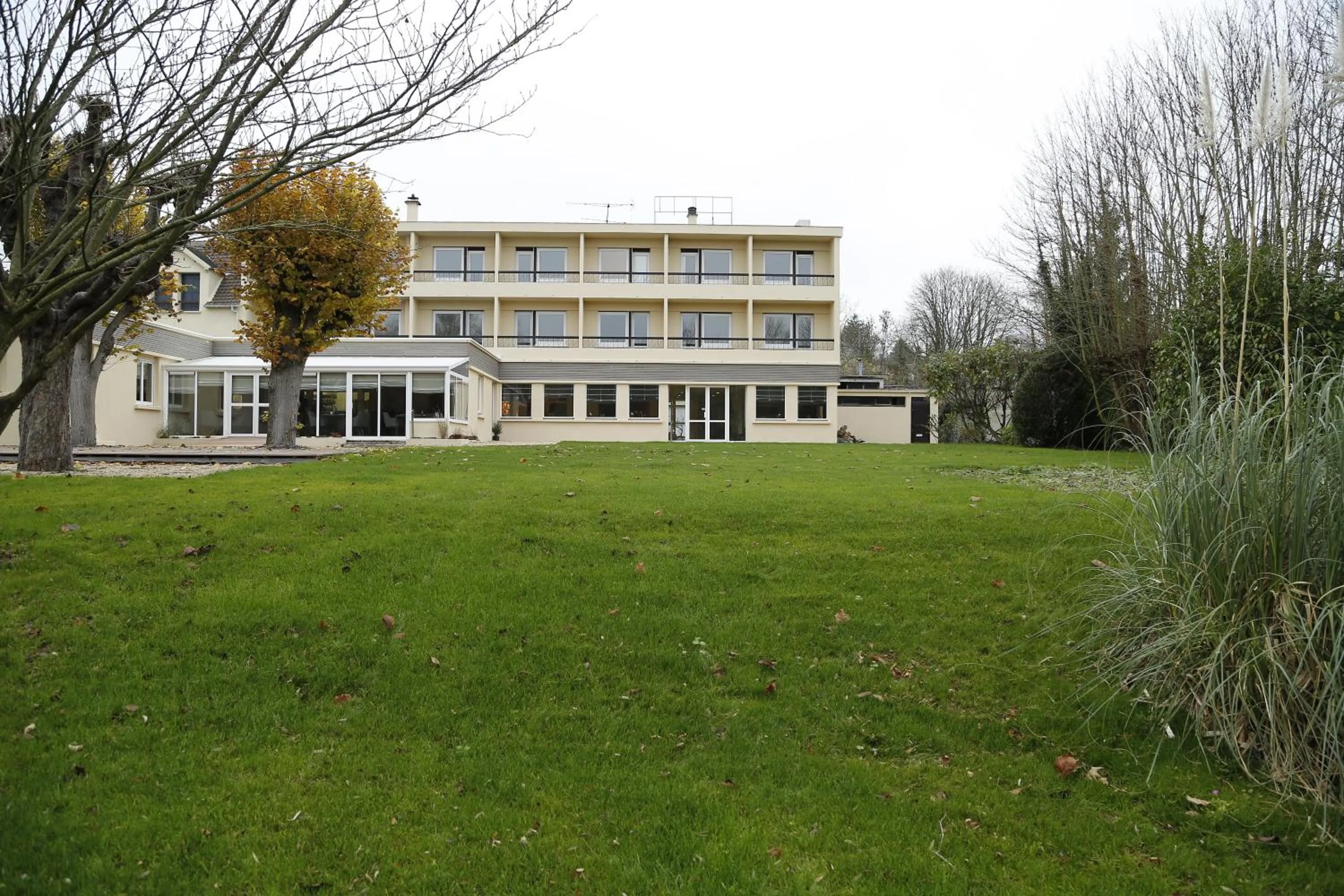 Facade/entrance in Le Quincangrogne