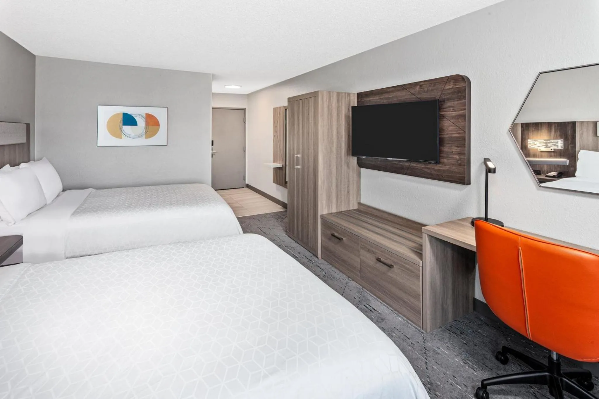 Photo of the whole room, Bed in Holiday Inn Express Hotel & Suites Chicago-Algonquin by IHG