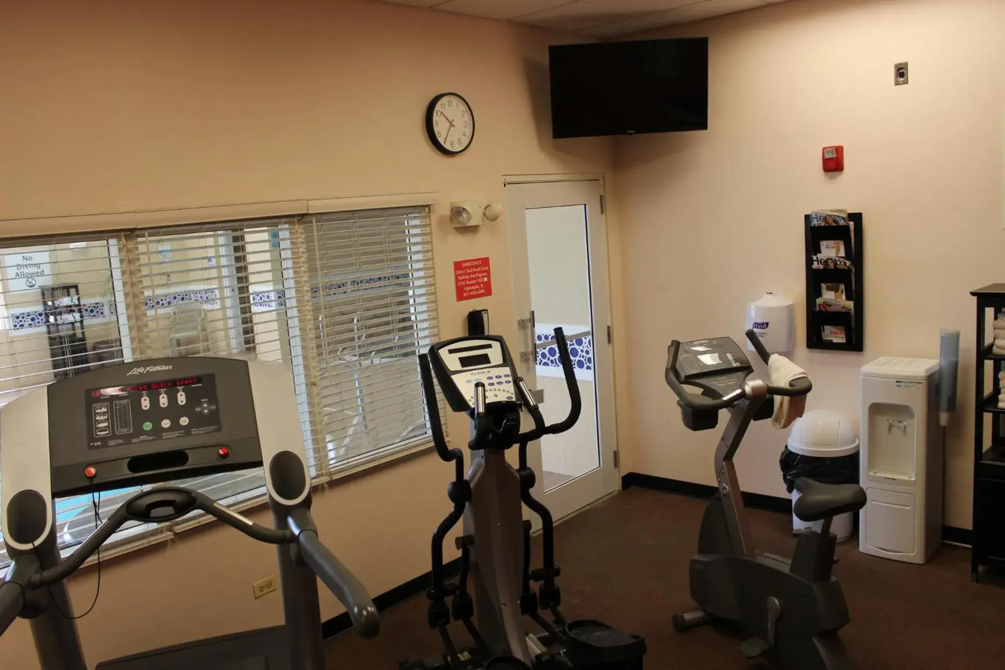 Fitness centre/facilities in Holiday Inn Express Hotel & Suites Chicago-Algonquin by IHG Fitness centre/facilities in Holiday Inn Express Hotel & Suites Chicago-Algonquin by IHG