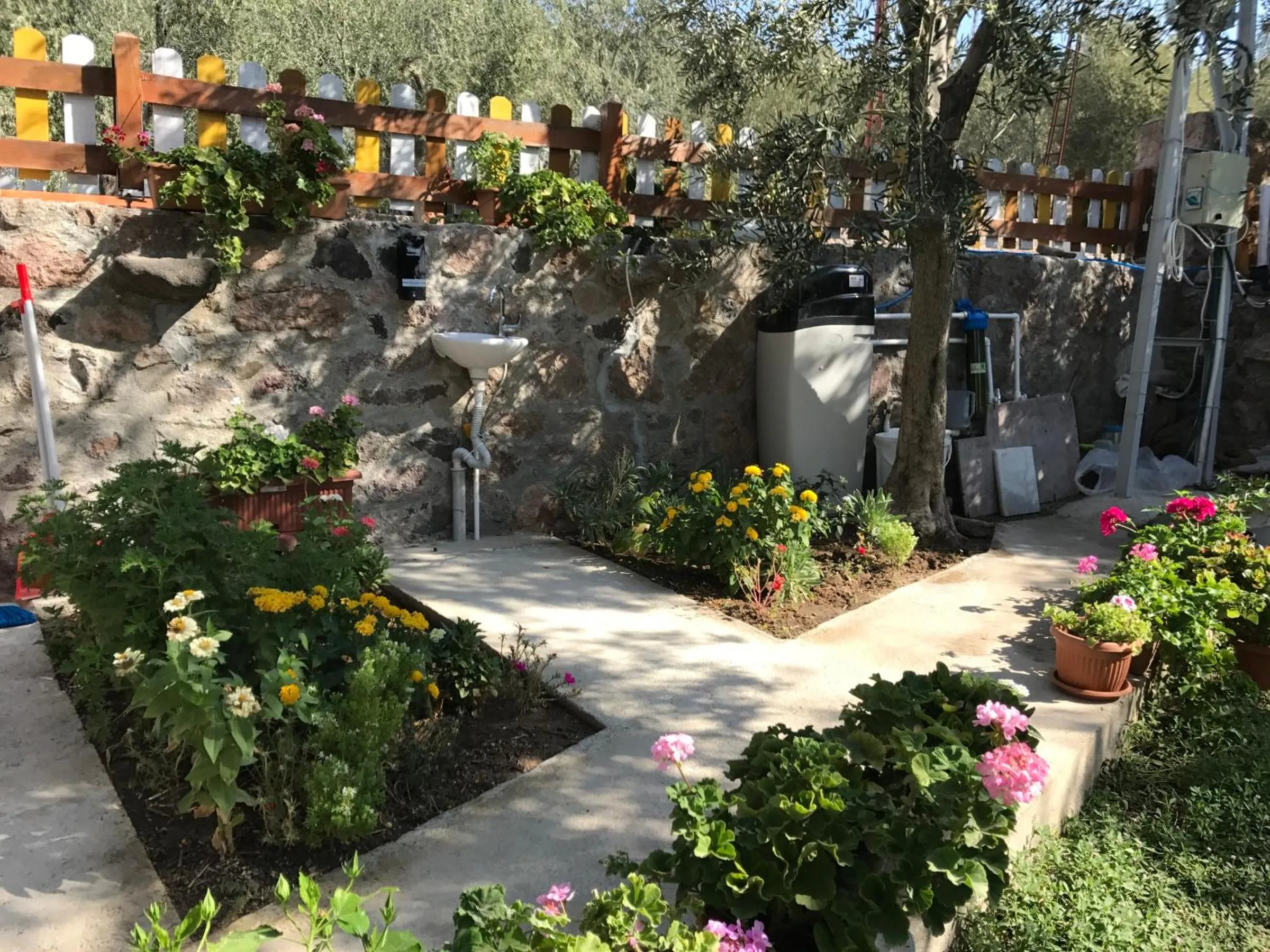 Garden in Assos Nazan Motel Restoran Beach