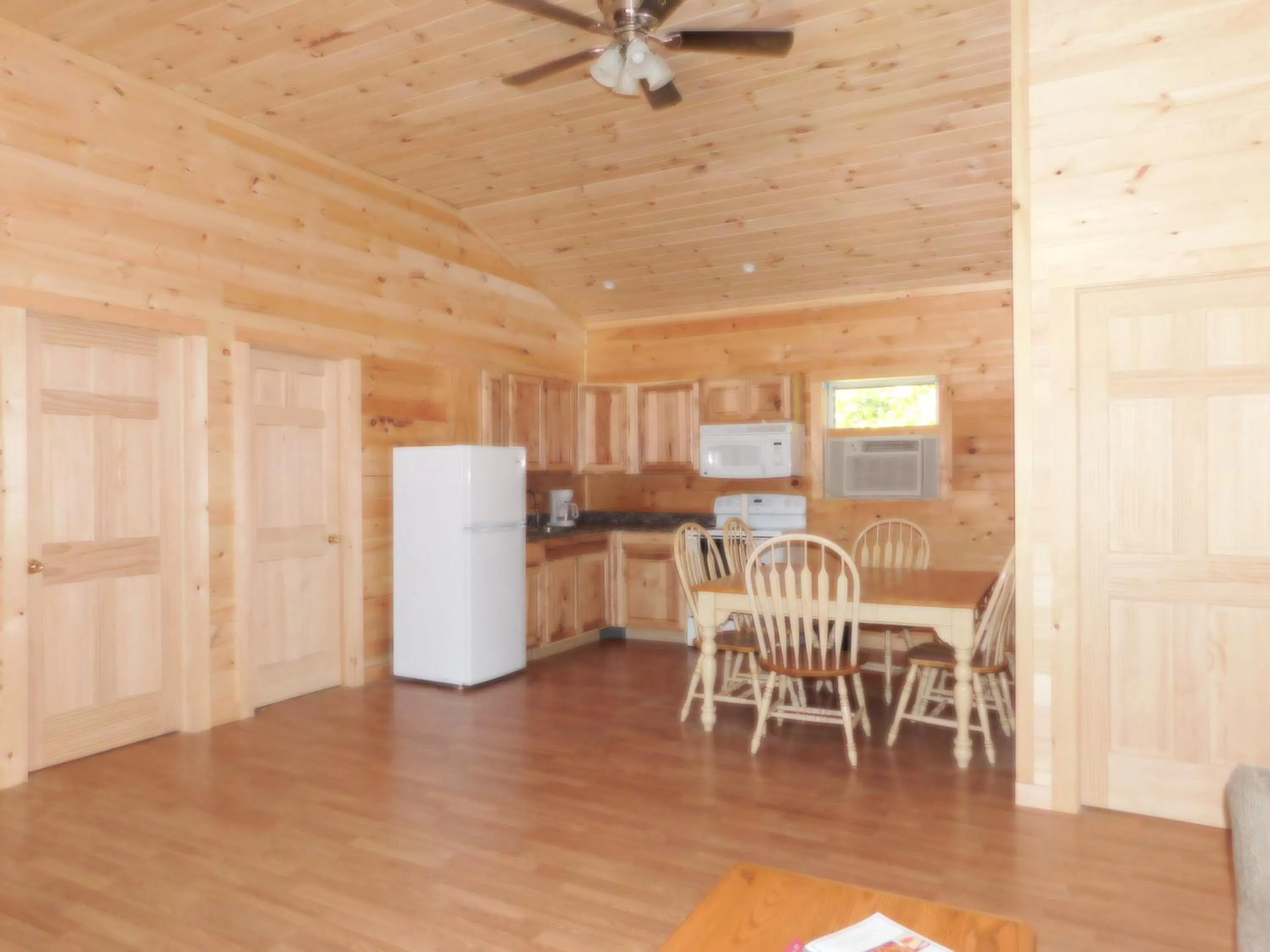 Dining area in Olympian Resort Motel
