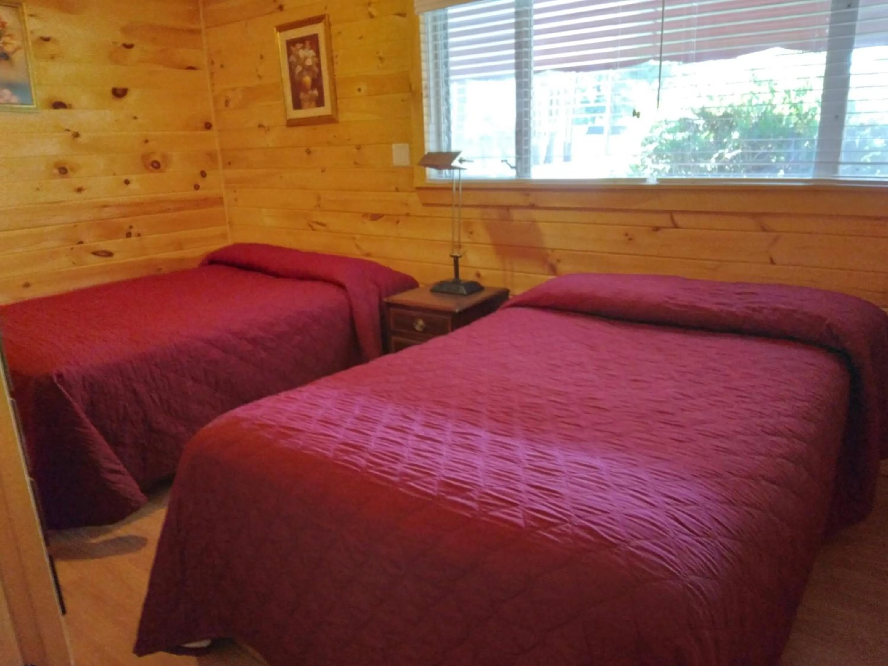 Bed in Olympian Resort Motel