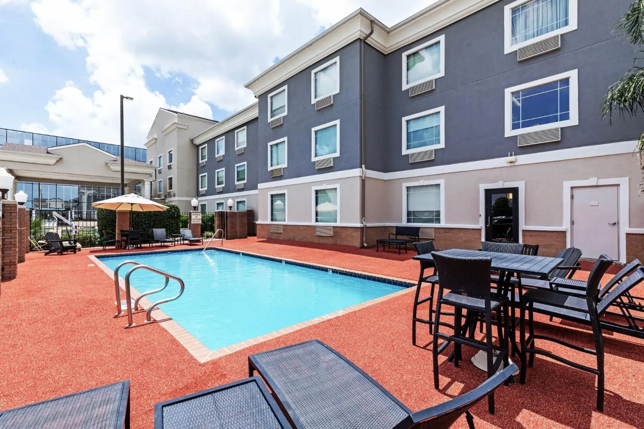 Swimming pool in Holiday Inn Express Harvey-Marrero by IHG Swimming pool in Holiday Inn Express Harvey-Marrero by IHG