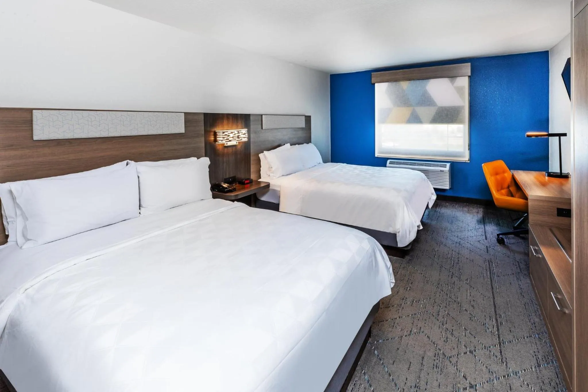 Photo of the whole room, Bed in Holiday Inn Express Harvey-Marrero by IHG