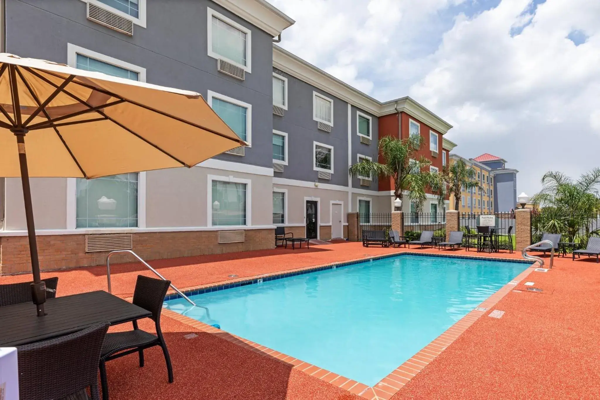 Swimming pool in Holiday Inn Express Harvey-Marrero by IHG Swimming pool in Holiday Inn Express Harvey-Marrero by IHG