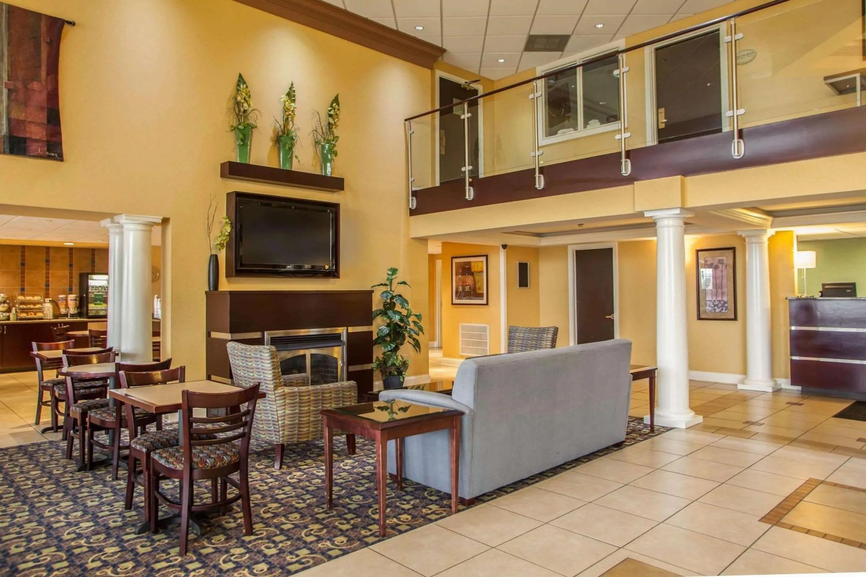 Lobby or reception in Quality Inn & Suites St Charles -West Chicago