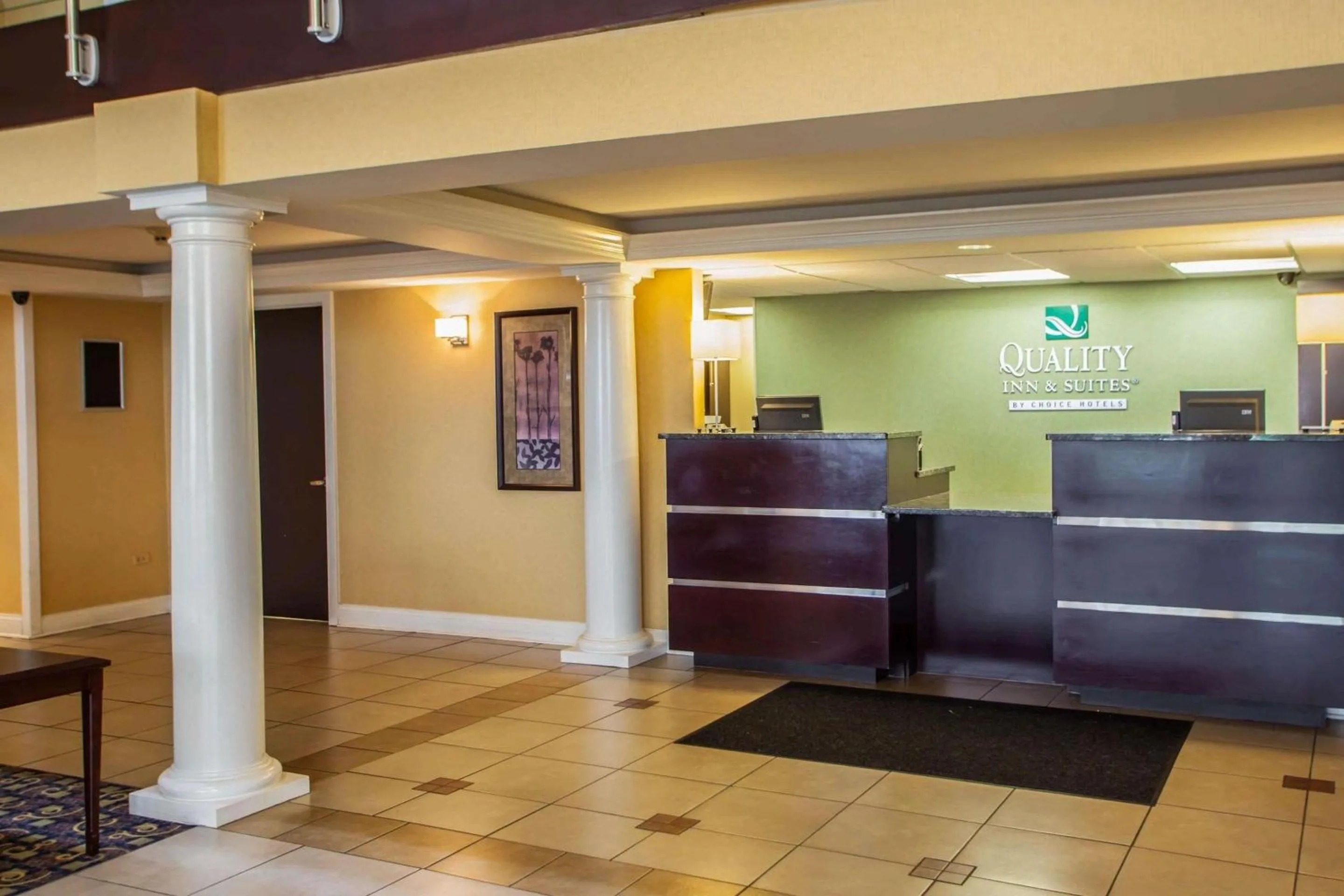Lobby or reception in Quality Inn & Suites St Charles -West Chicago