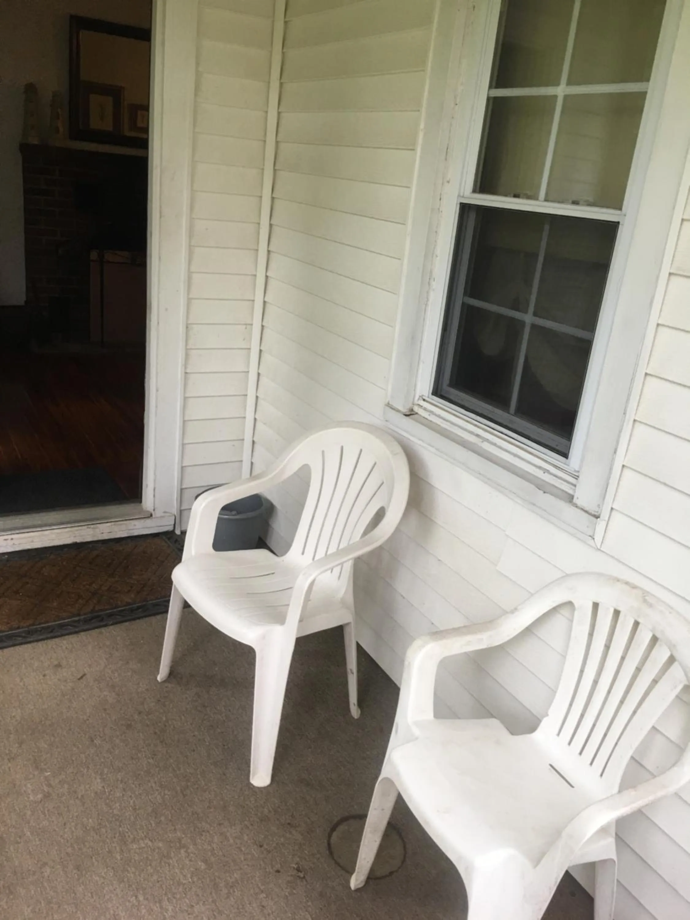 Seating area in Echo Valley Cottages