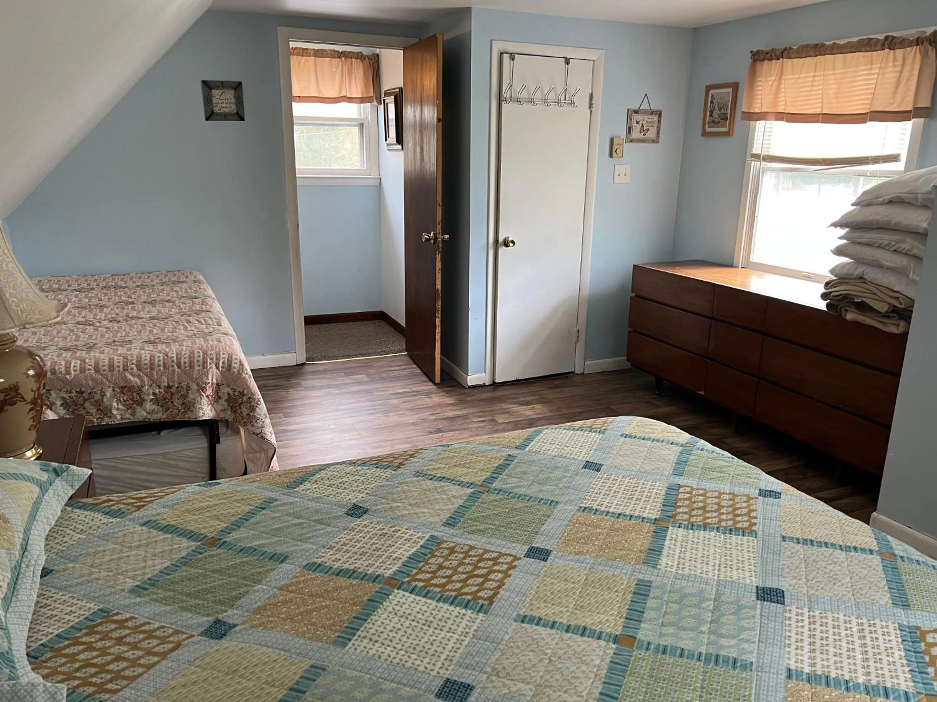 Bedroom, Bed in Echo Valley Cottages