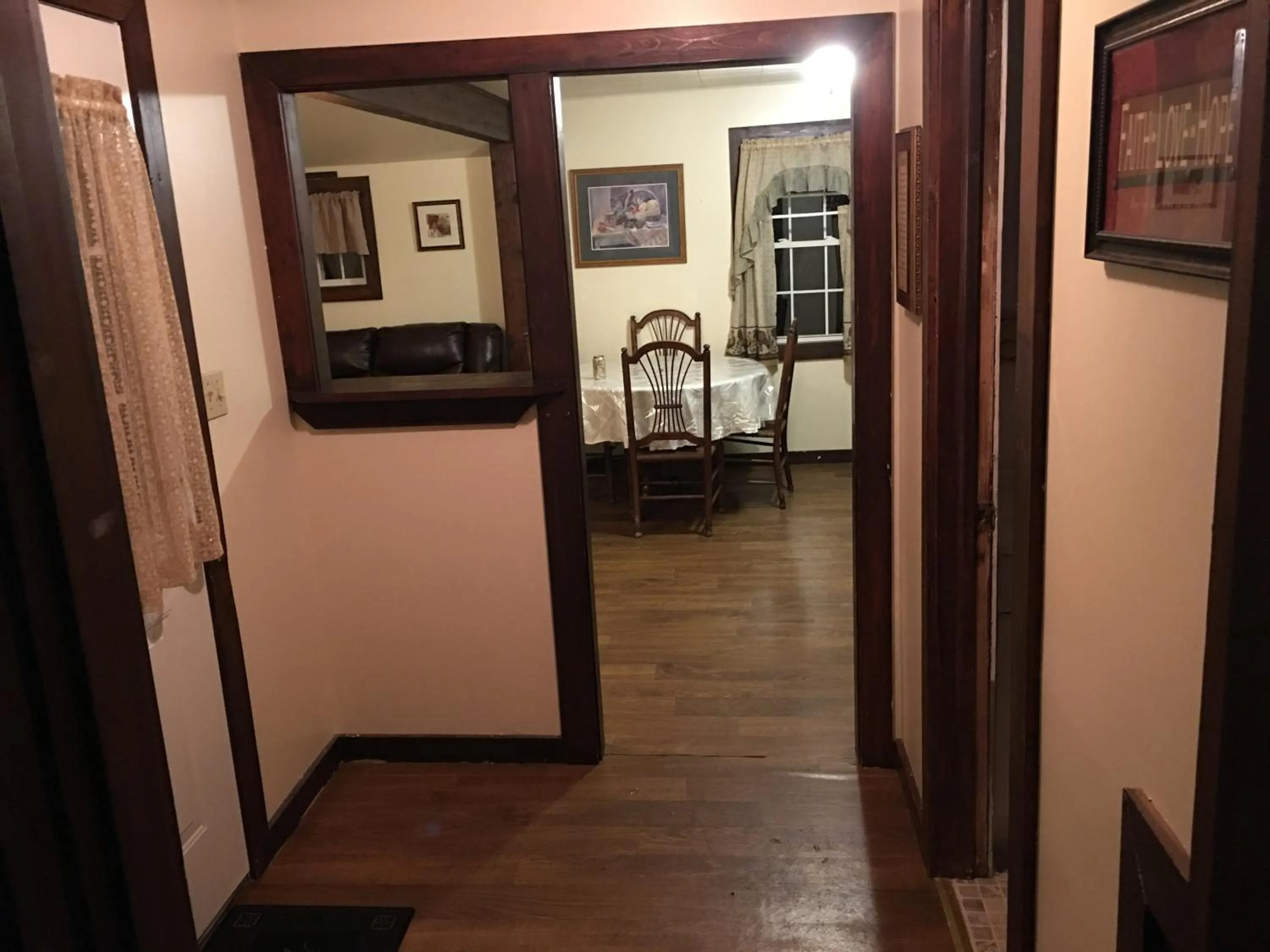 Dining area in Echo Valley Cottages