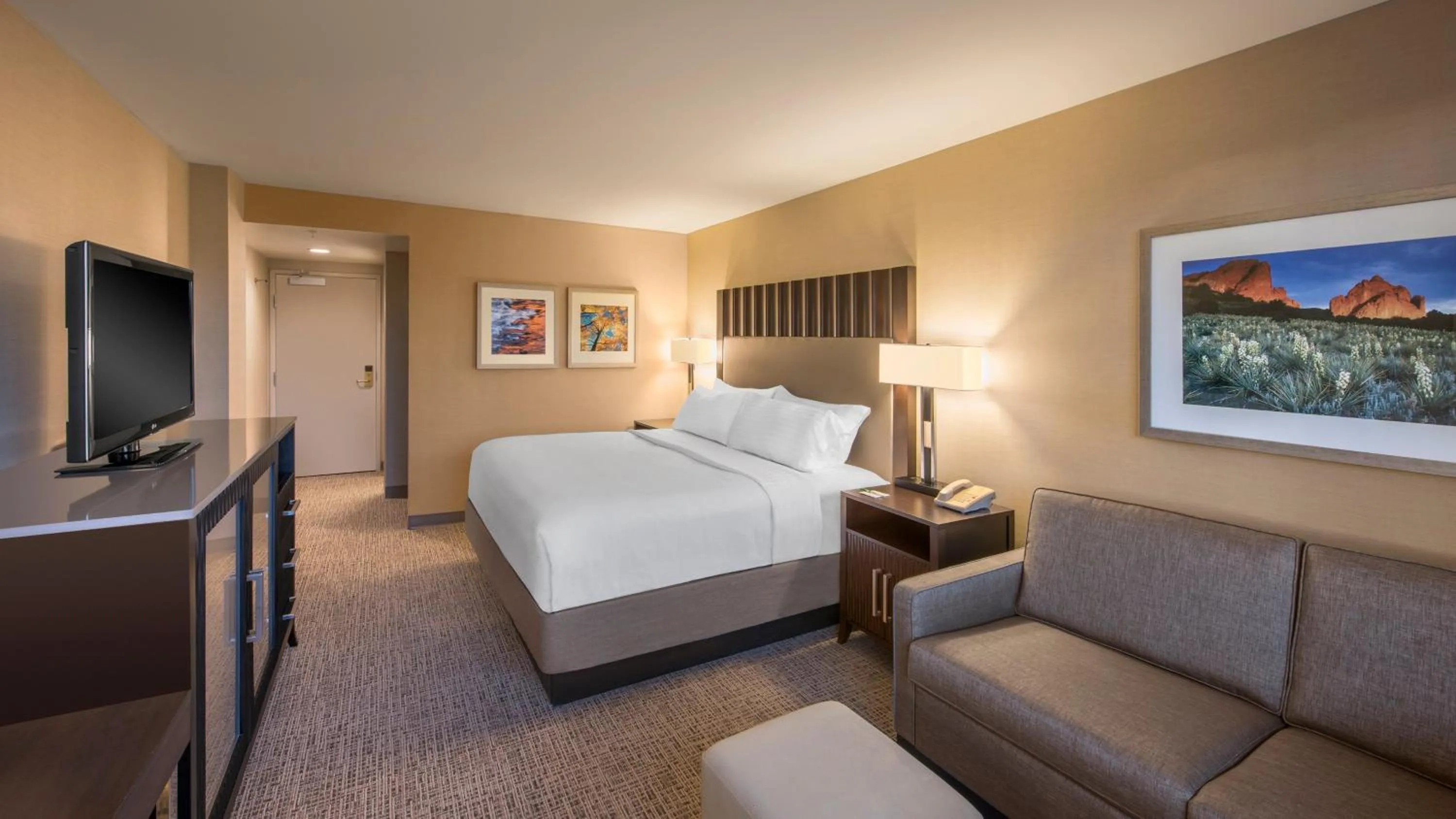 Photo of the whole room, Bed in Holiday Inn Denver Lakewood by IHG